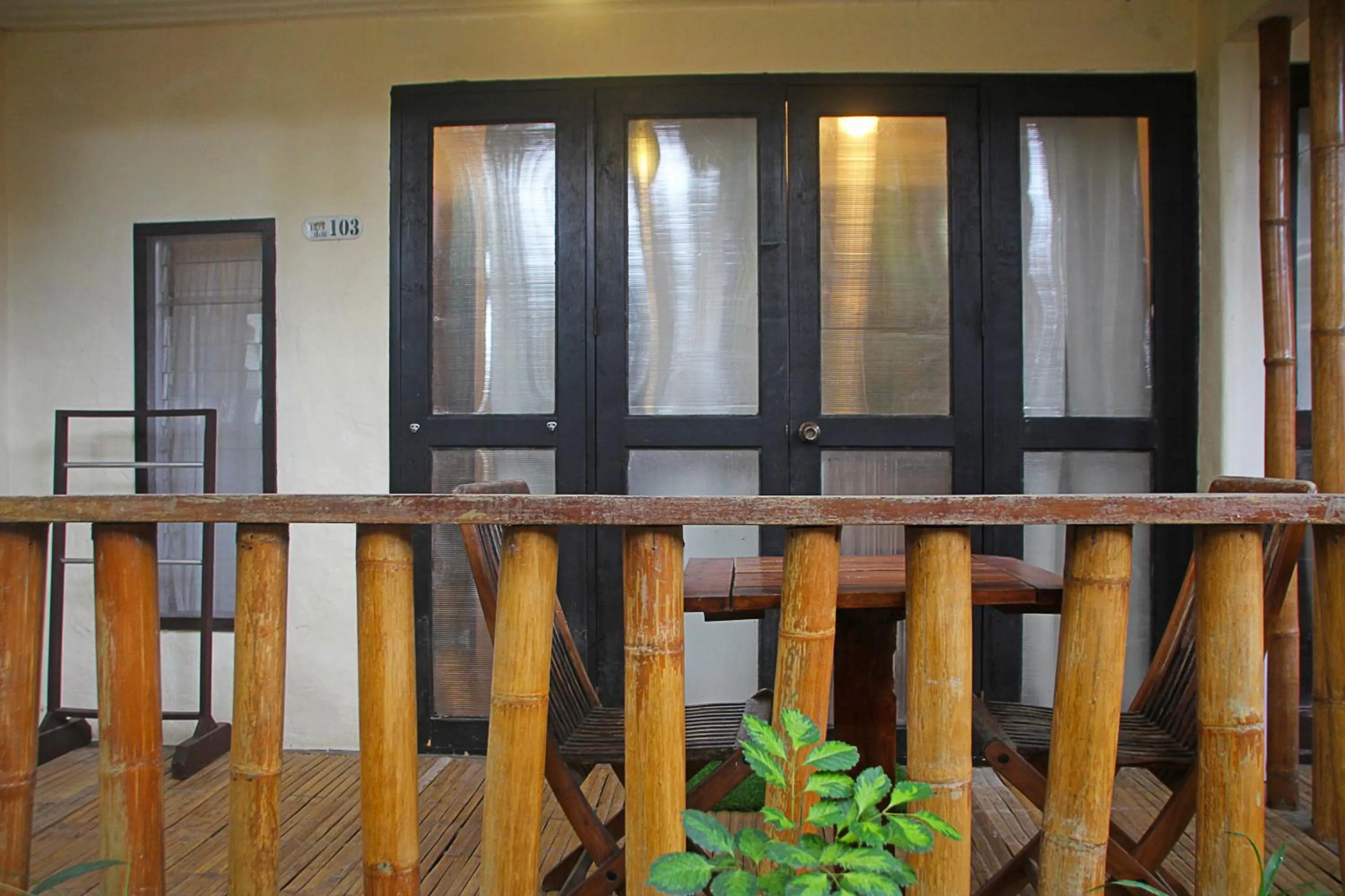 Lazy Dog Bed & Breakfast