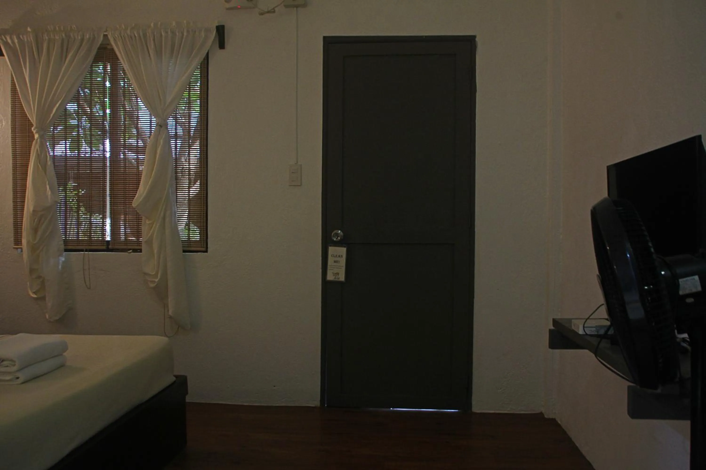 Bedroom, Bed in Lazy Dog Bed & Breakfast