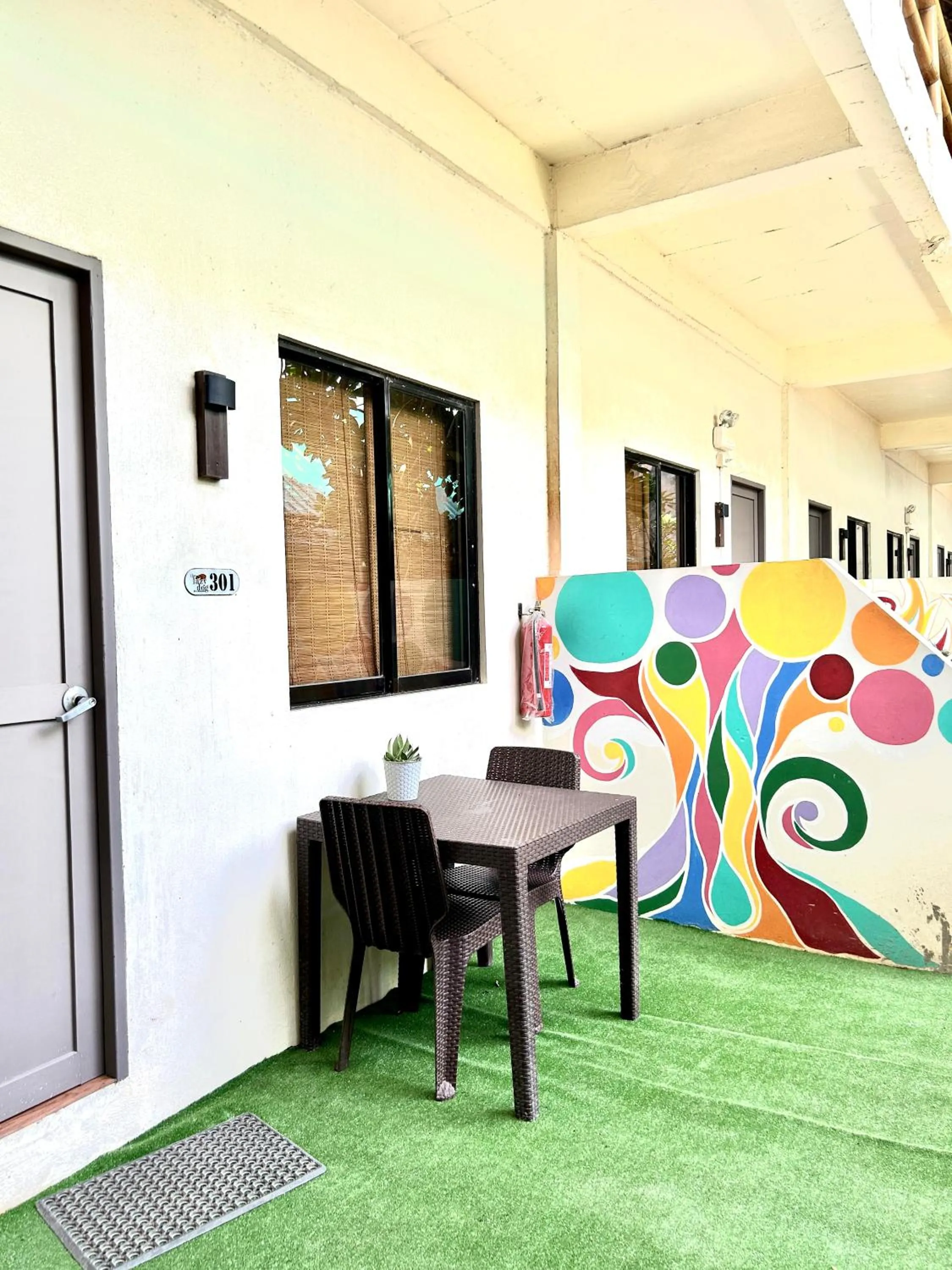 Property building in Lazy Dog Bed & Breakfast