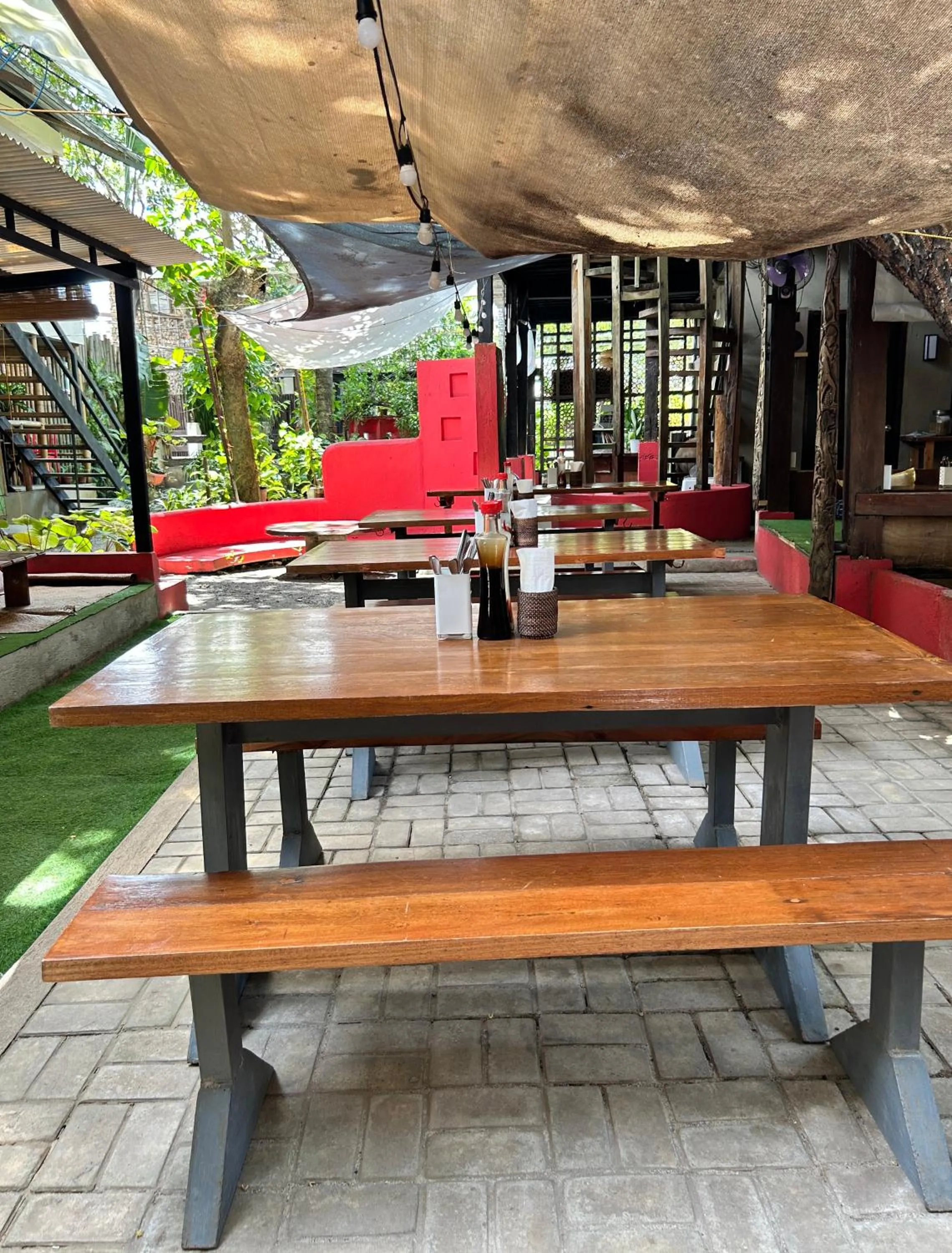 Restaurant/places to eat in Lazy Dog Bed & Breakfast