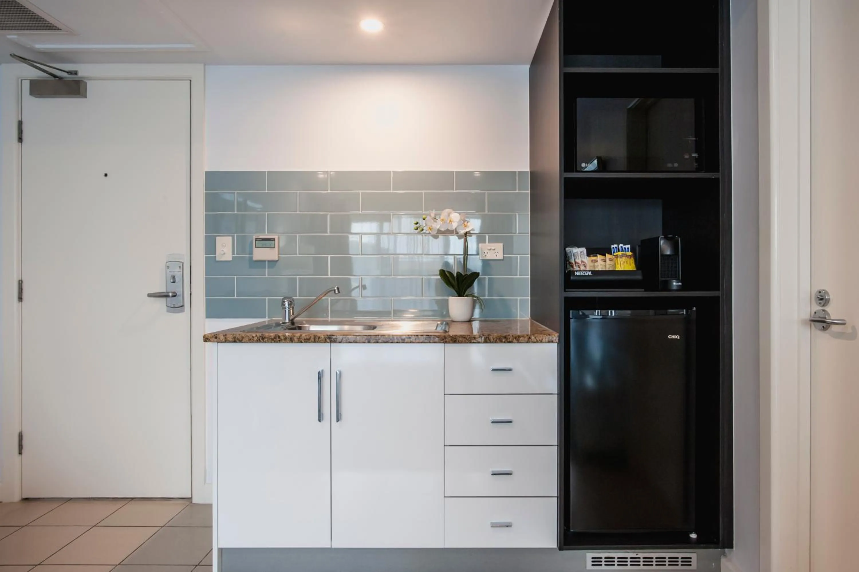 Coffee/tea facilities in Marina Hotel