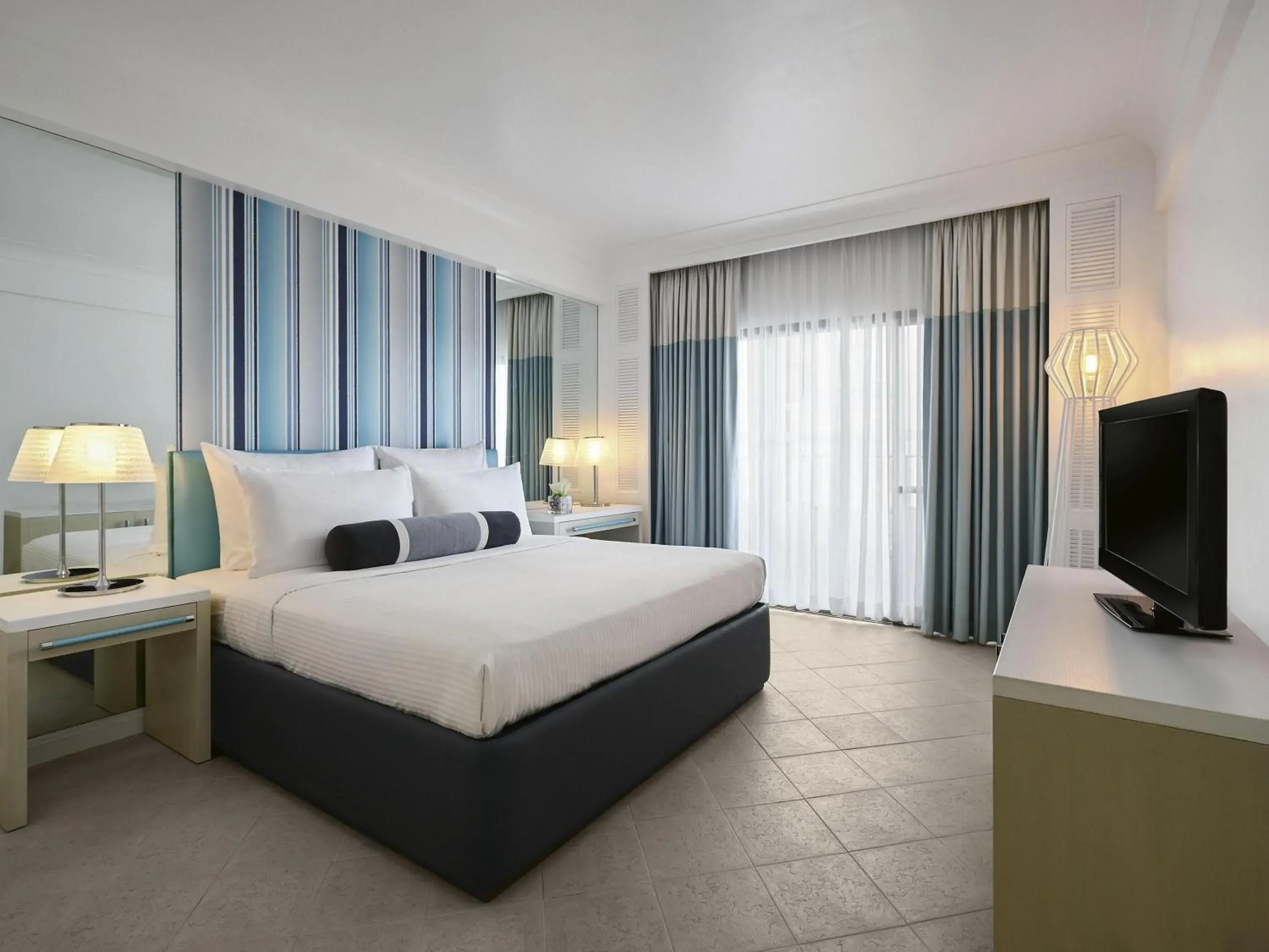 Deluxe King Room with Atrium View in Mövenpick Hotel Mactan Island Cebu Deluxe King Room with Atrium View in Mövenpick Hotel Mactan Island Cebu