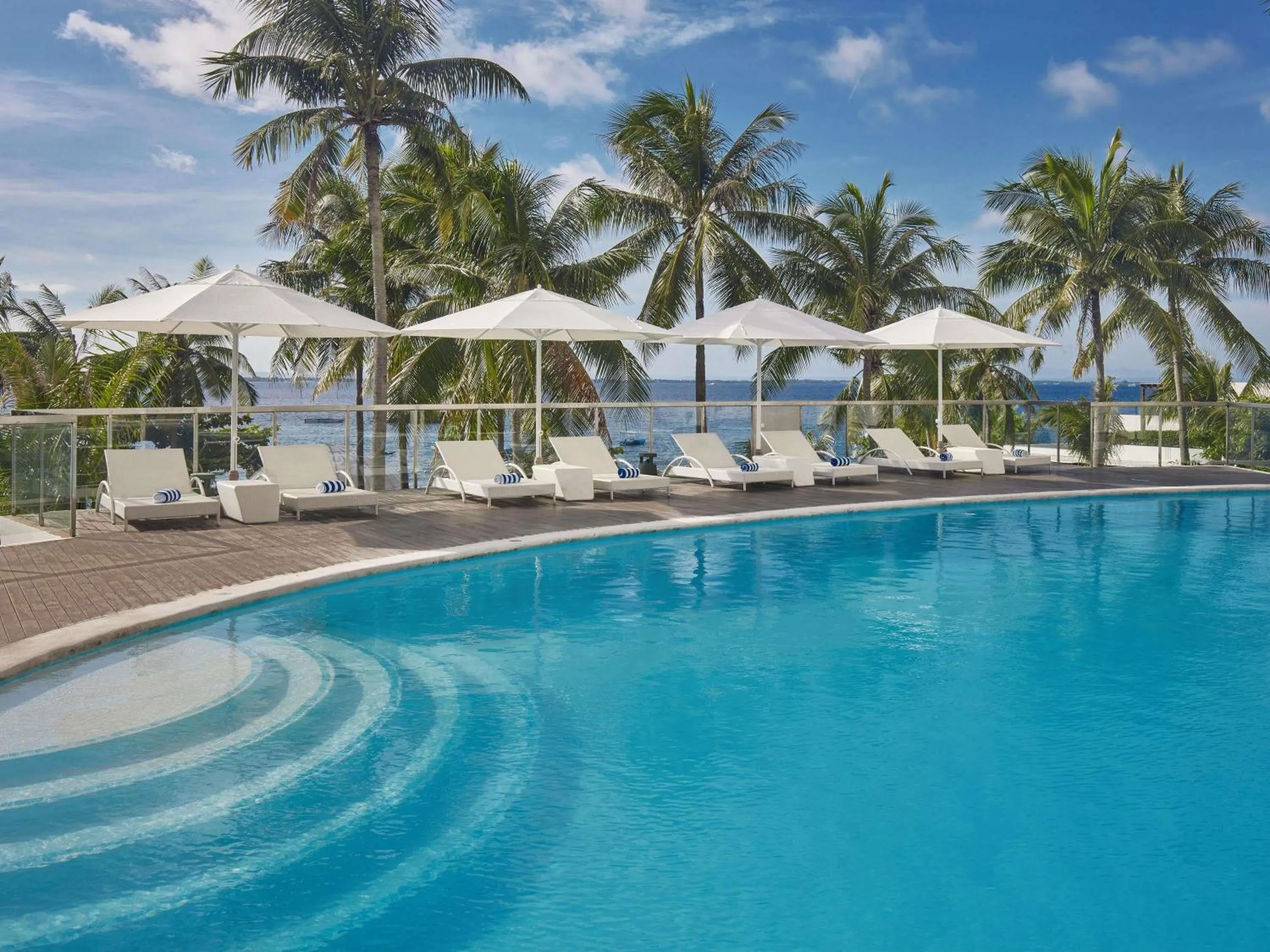 Pool view in Mövenpick Hotel Mactan Island Cebu