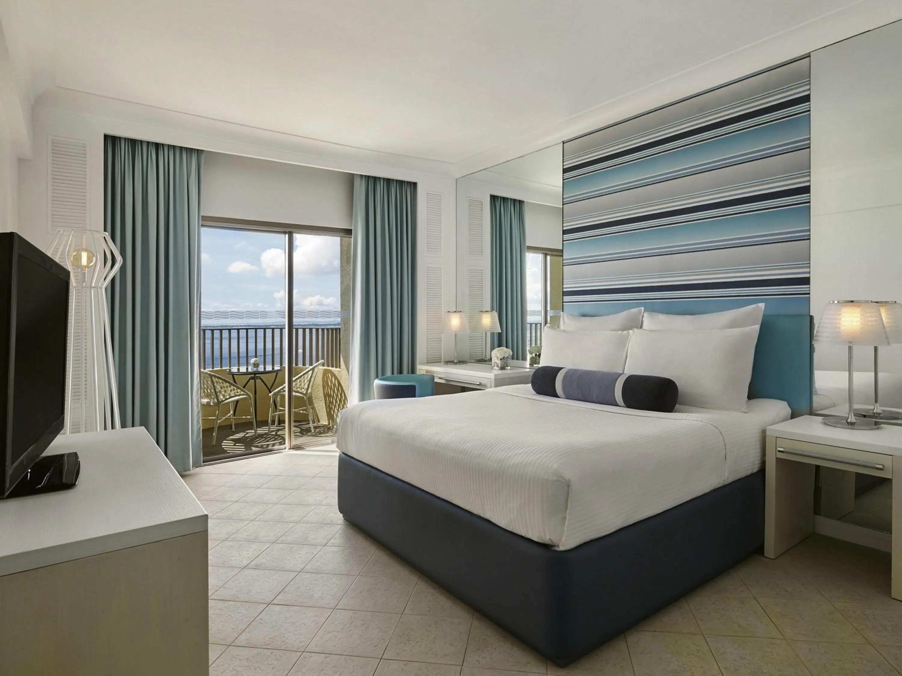 Bedroom, Bed in Mövenpick Hotel Mactan Island Cebu