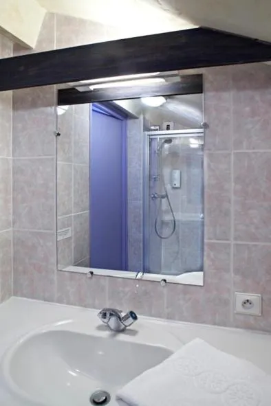 Bathroom in Hôtel du Lac