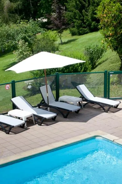 Swimming pool in Hôtel du Lac