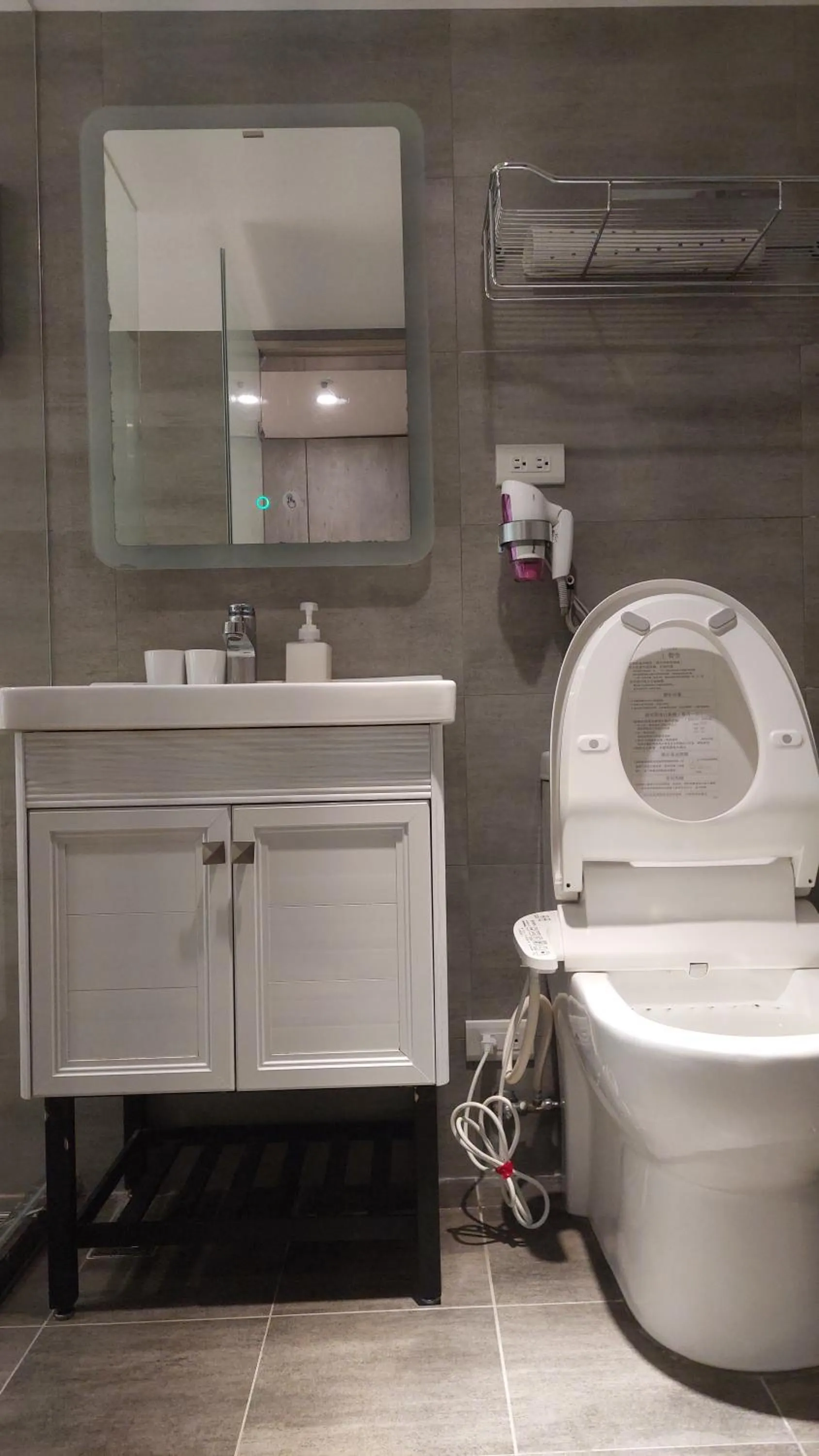 Toilet in Sky19 Hotel
