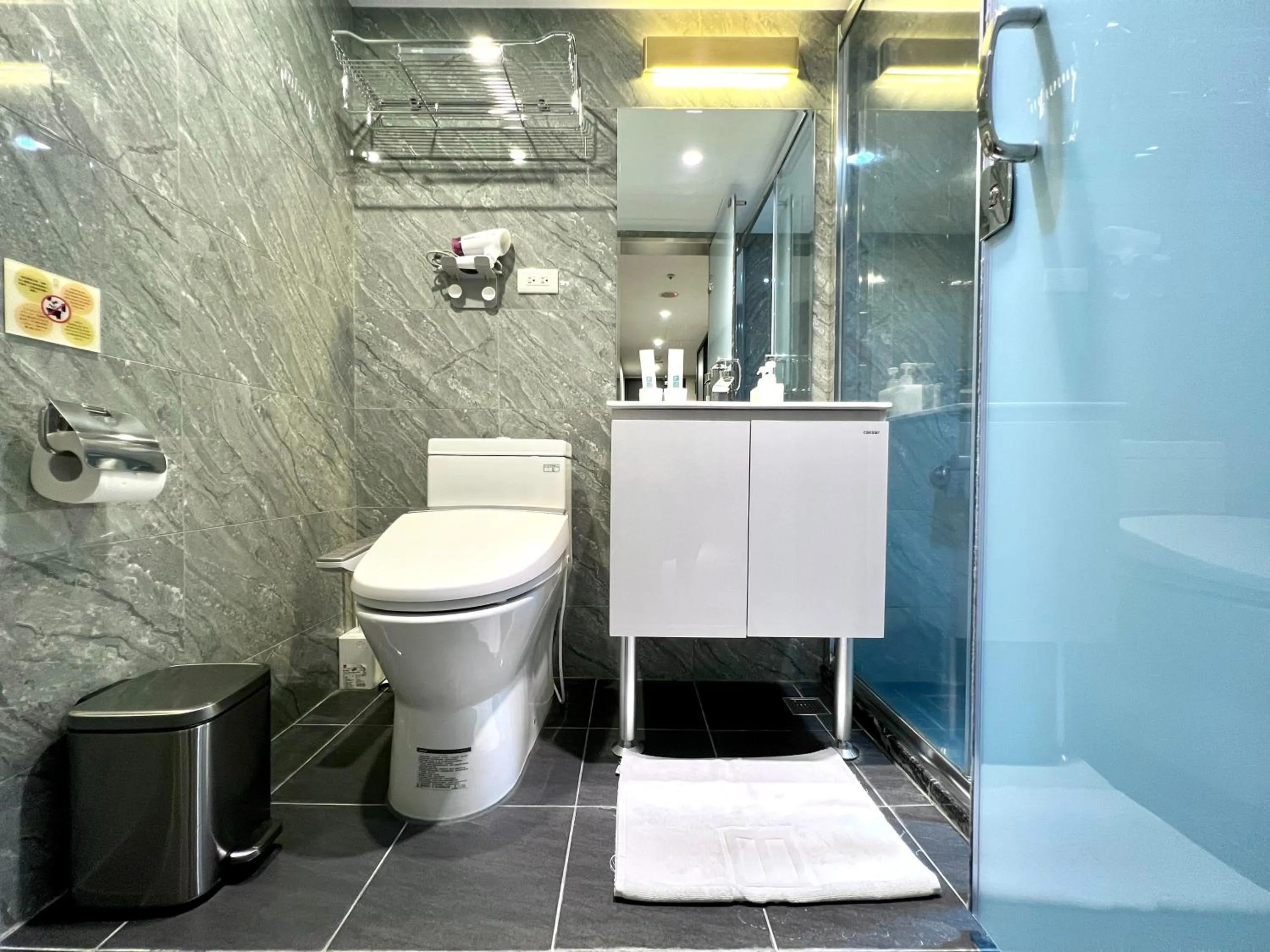 Toilet in Sky19 Hotel