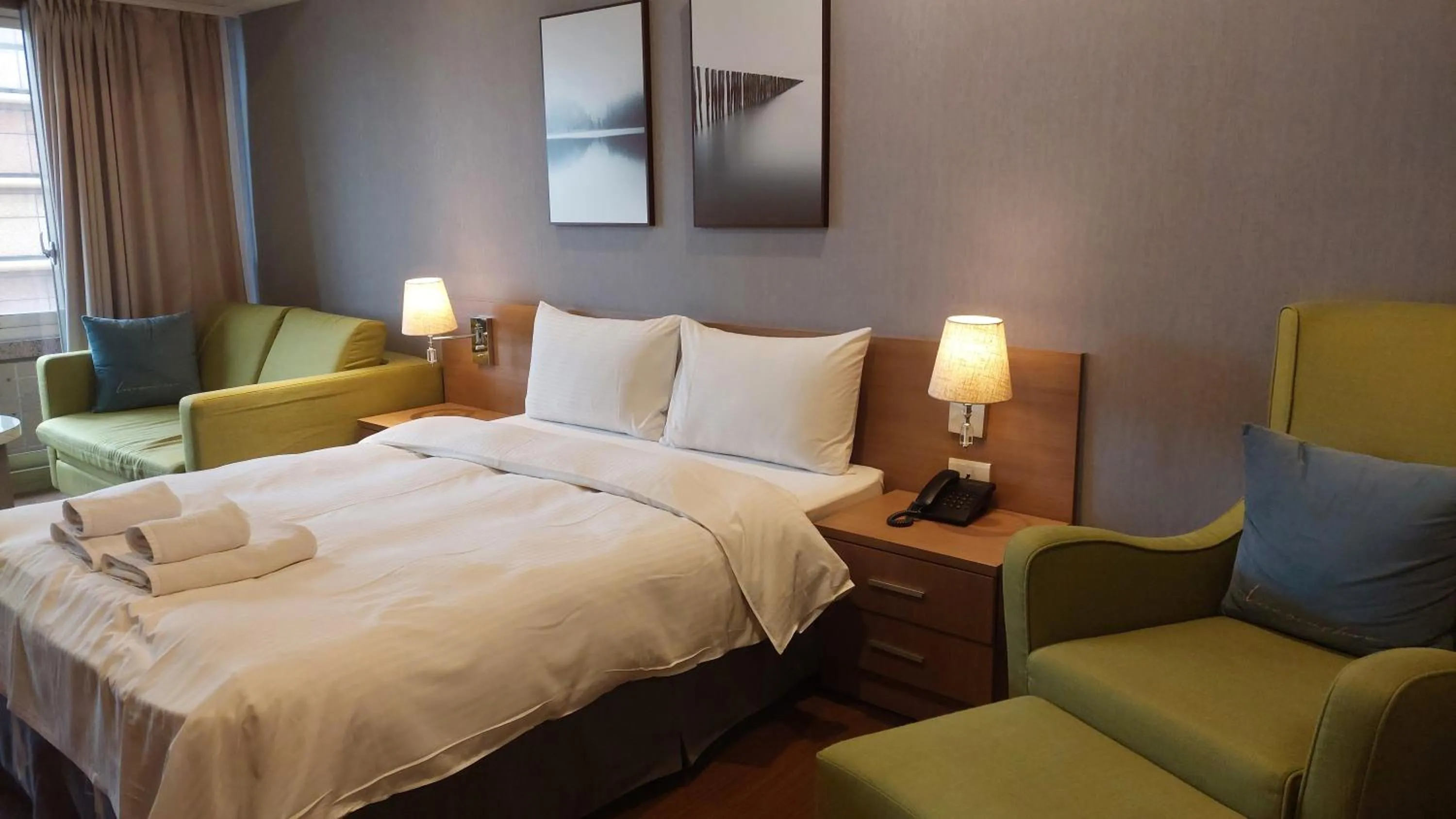 Photo of the whole room, Bed in Sky19 Hotel