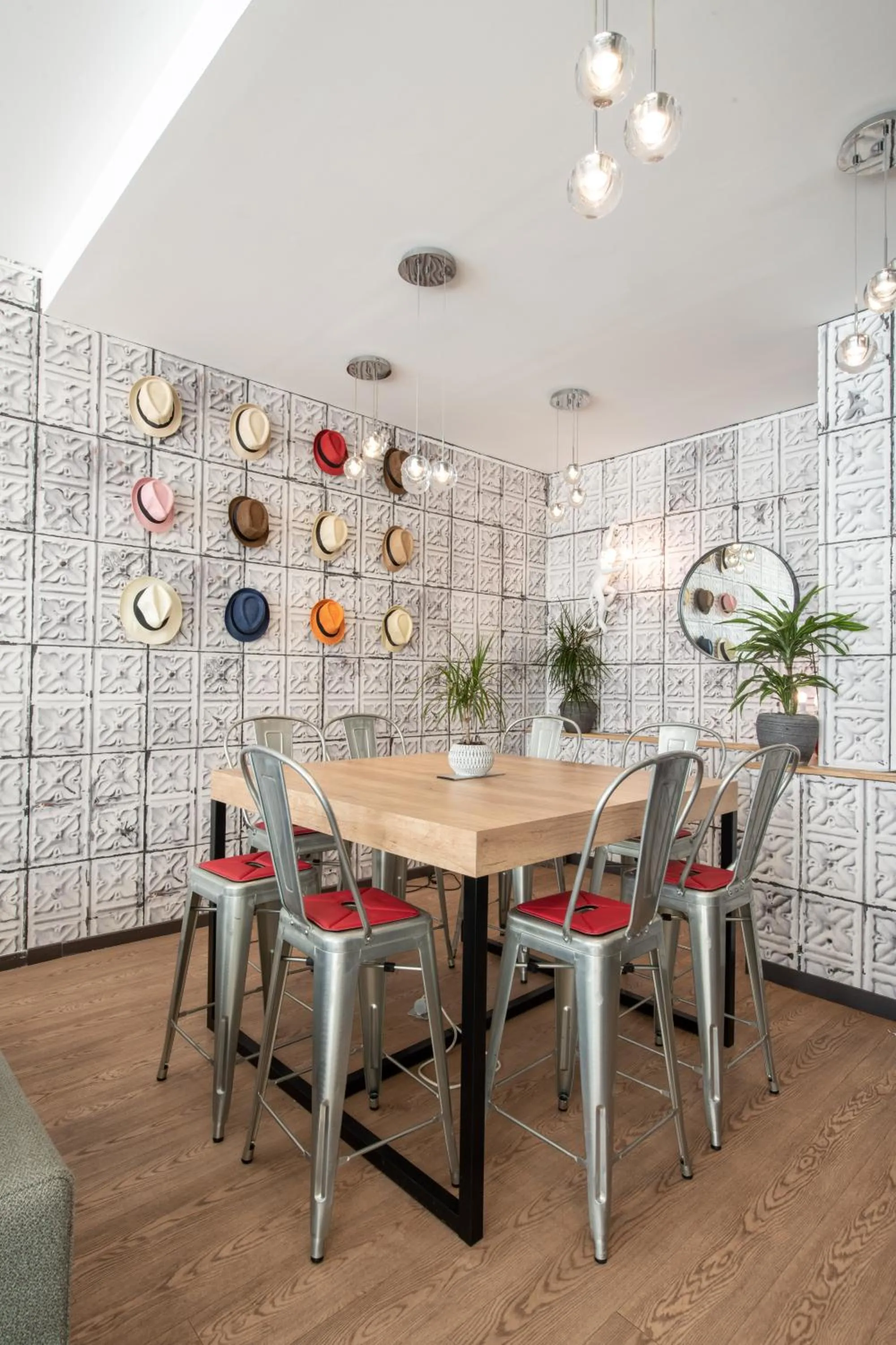 Restaurant/places to eat in Novotel Avignon Centre