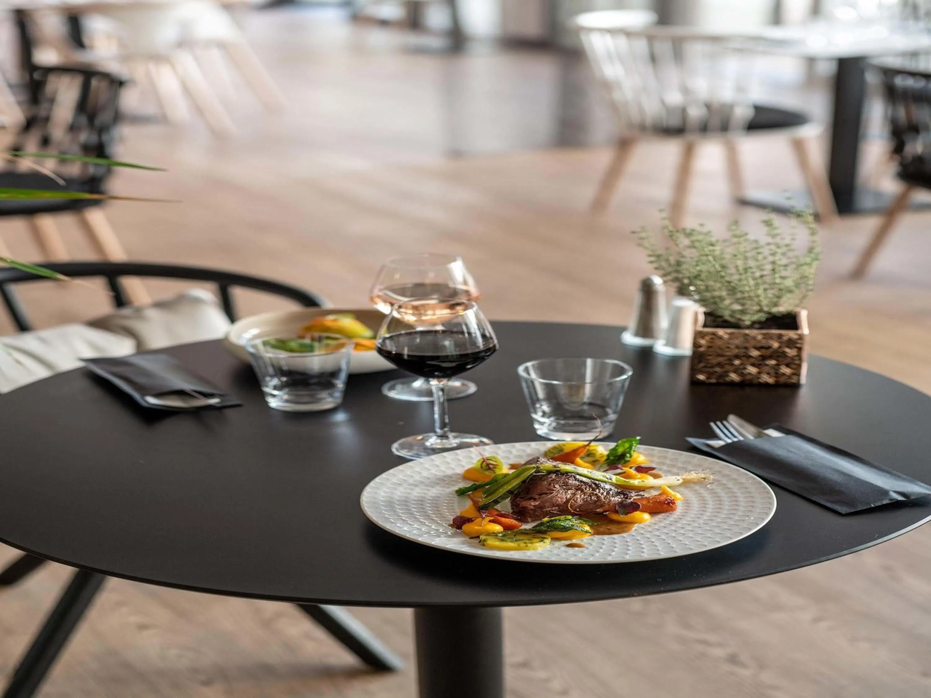 Restaurant/places to eat in Novotel Avignon Centre