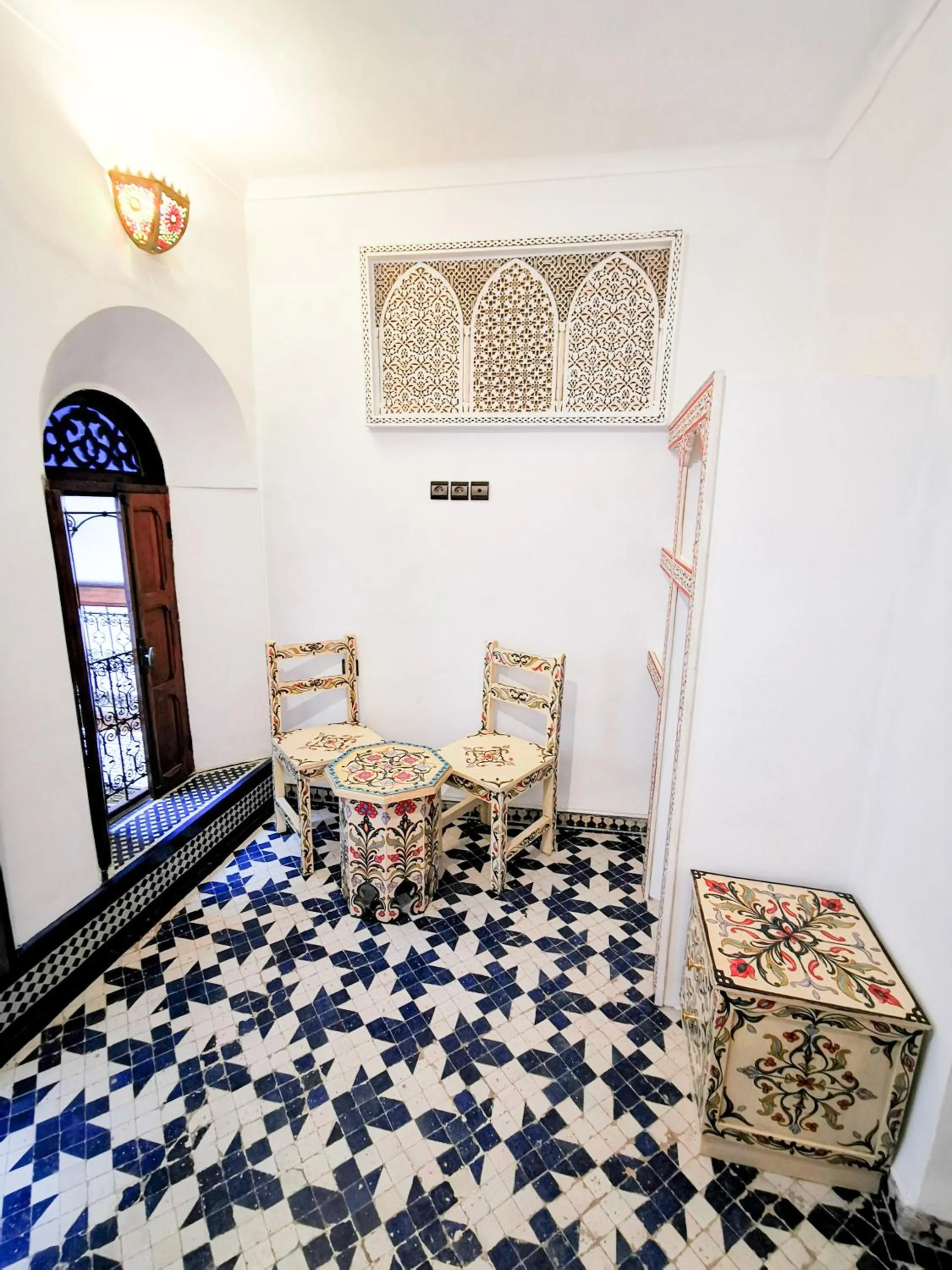 Seating area, Bed in Riad Farah