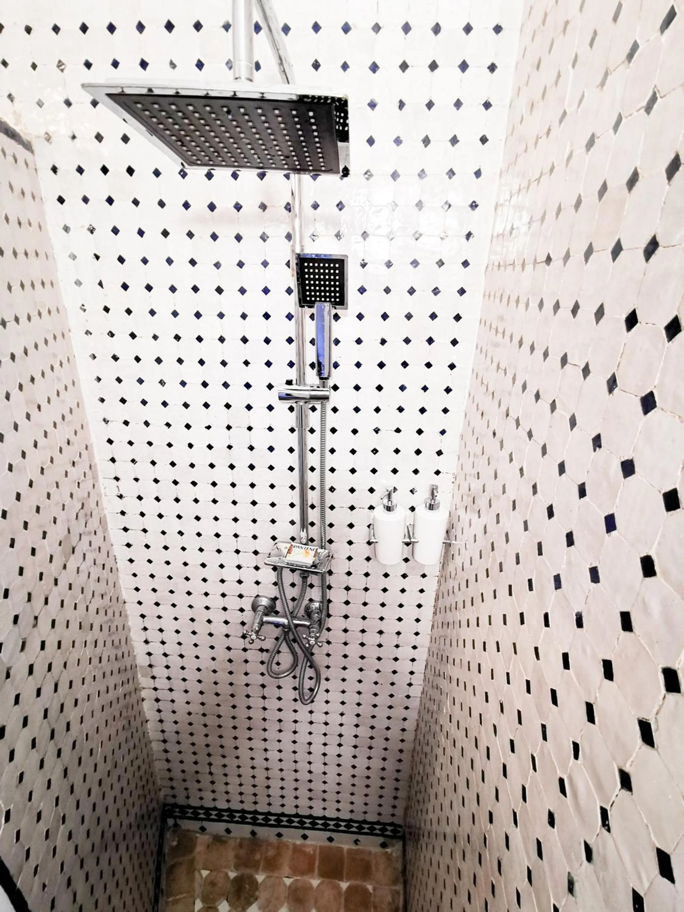 Shower in Riad Farah