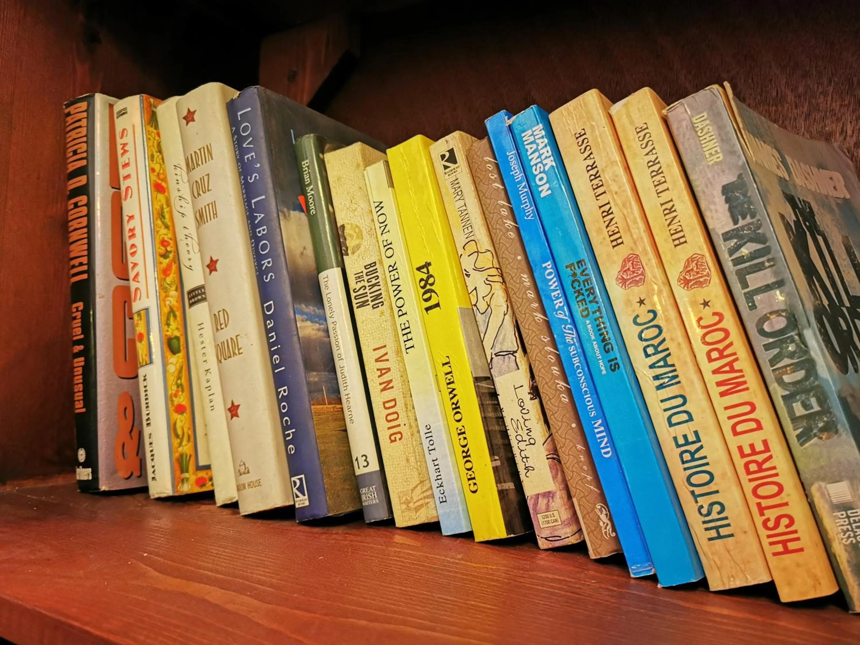 Library in Riad Farah