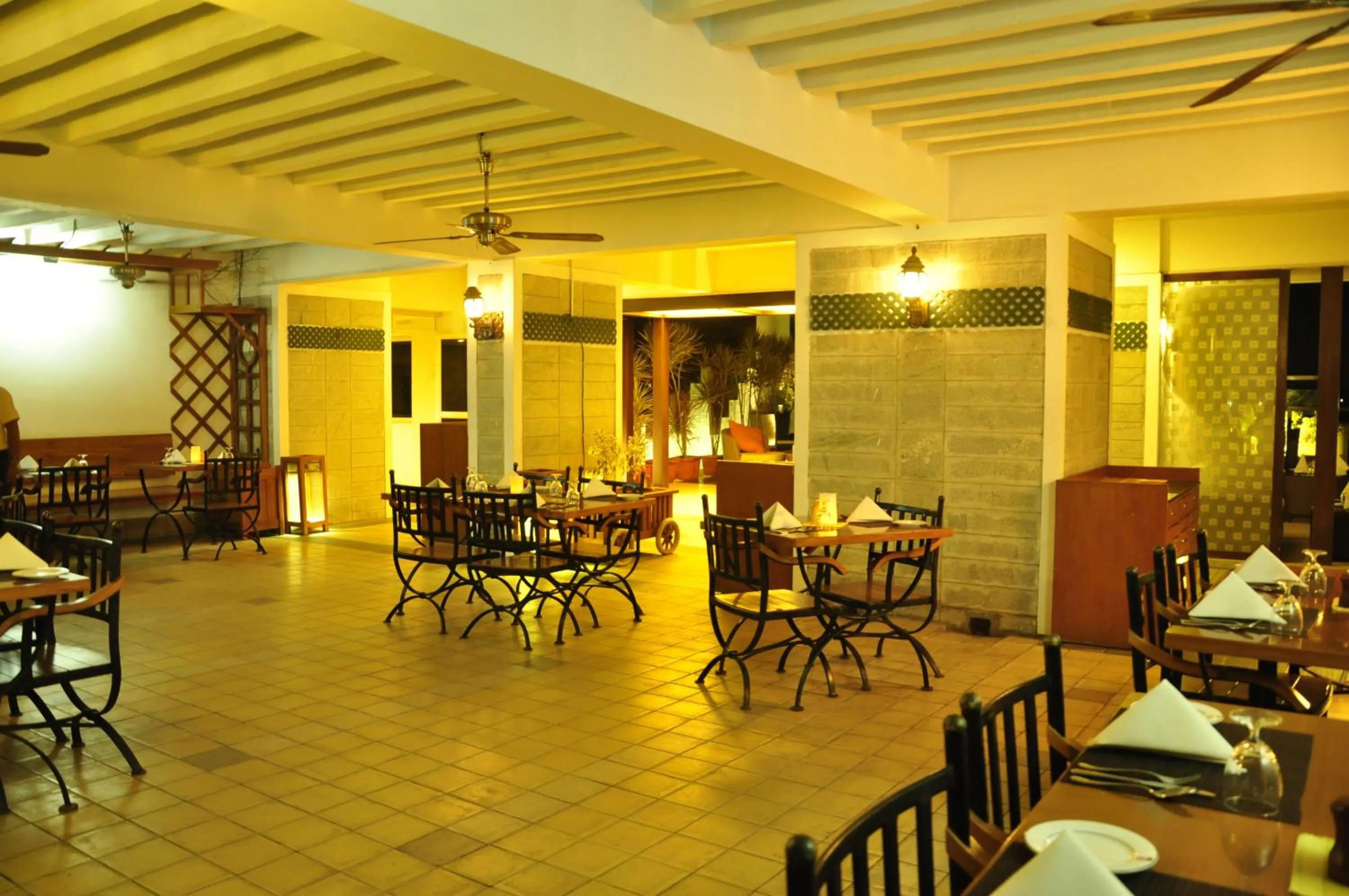 Restaurant/places to eat in Hotel Atithi