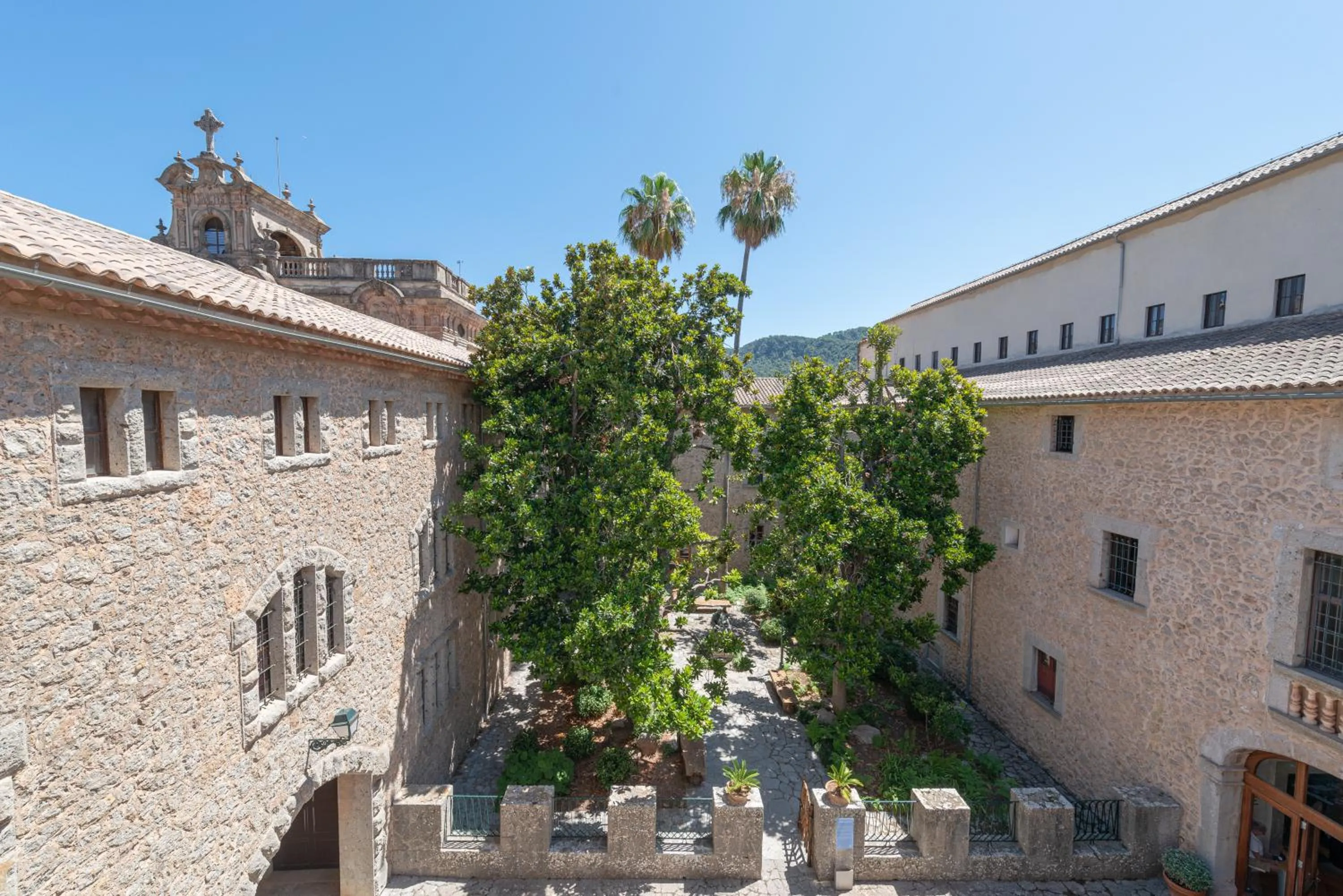 Property building in Santuari de Lluc