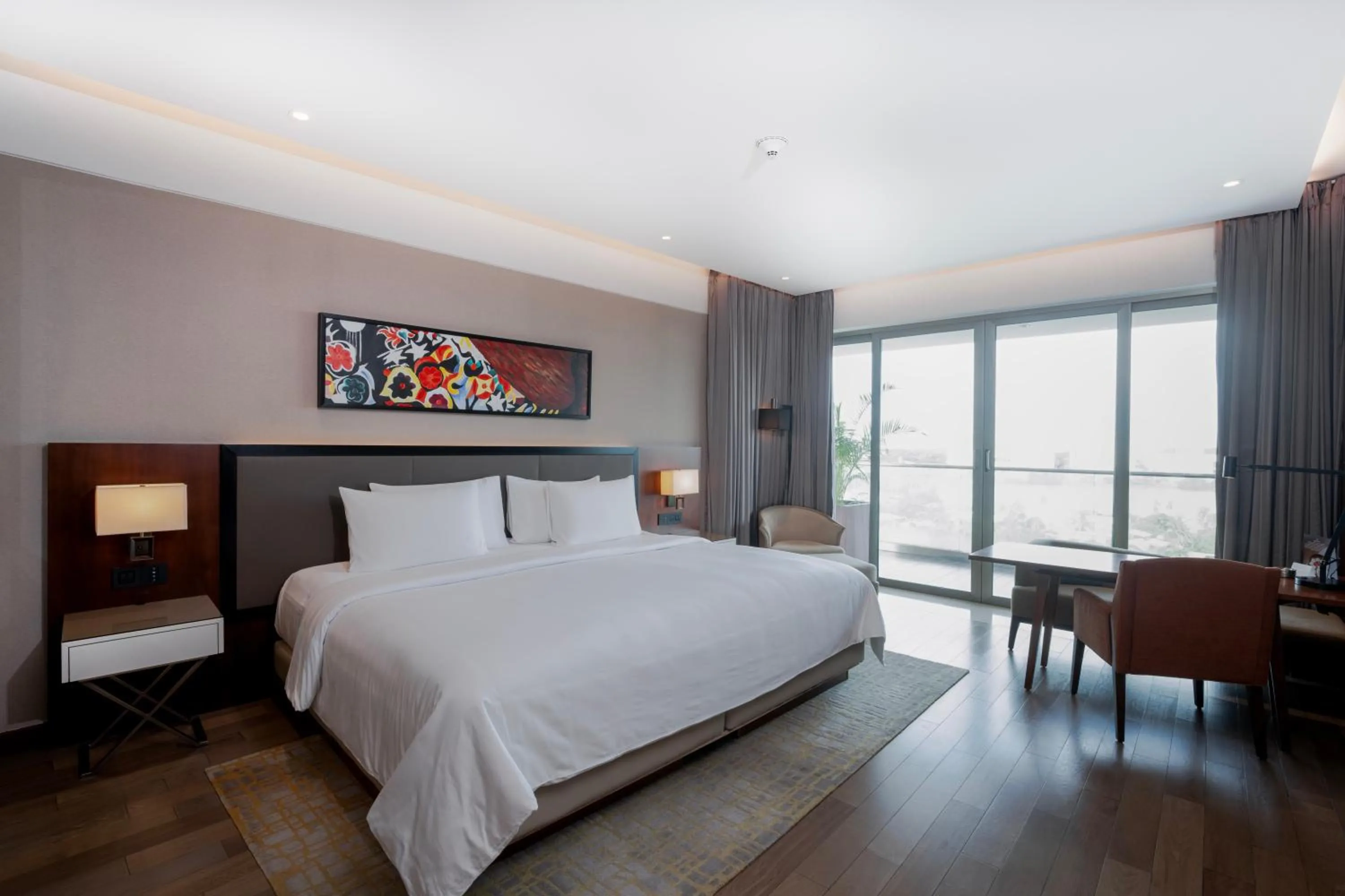 Bed in Grand Hyatt Kochi Bolgatty