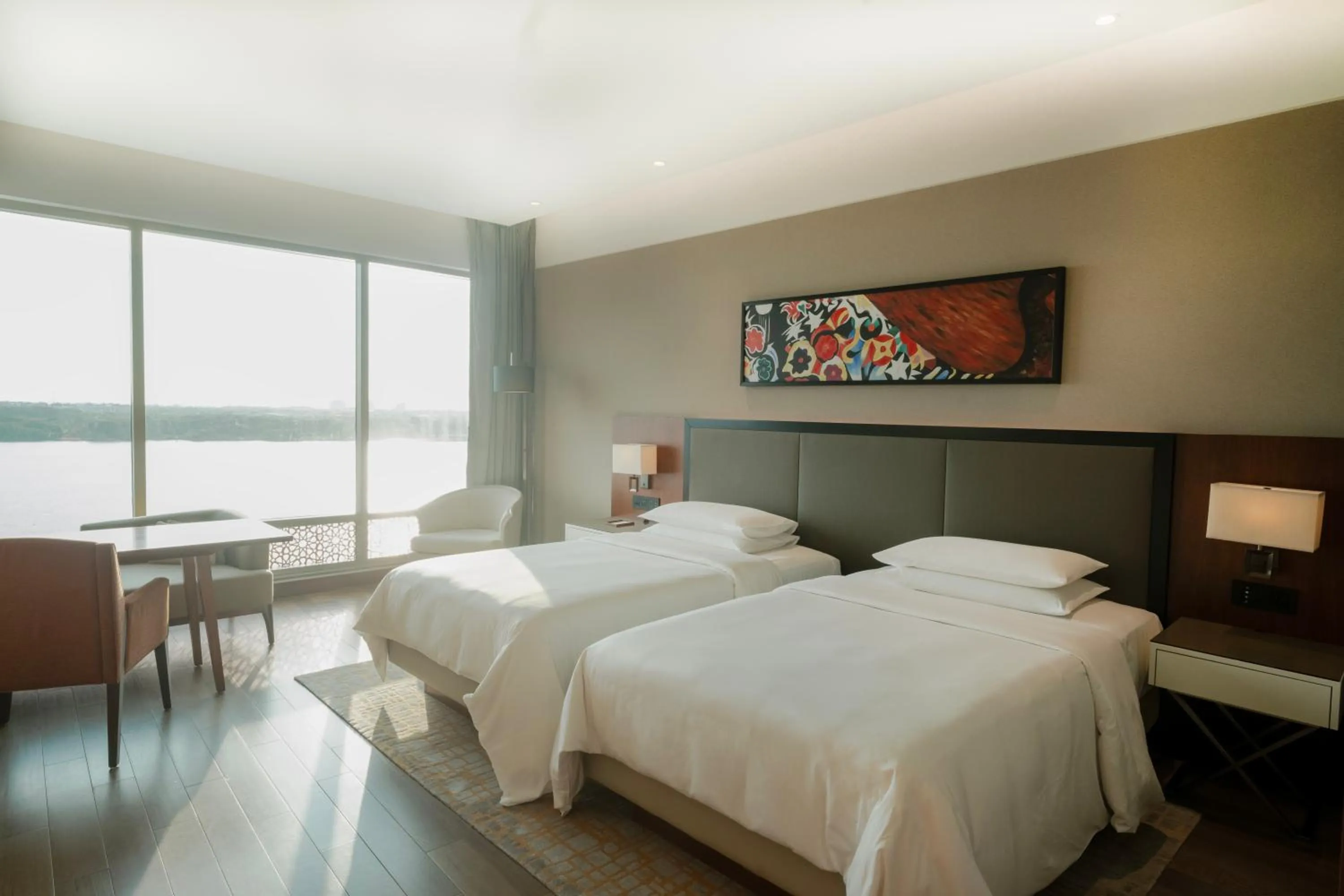 Bed in Grand Hyatt Kochi Bolgatty