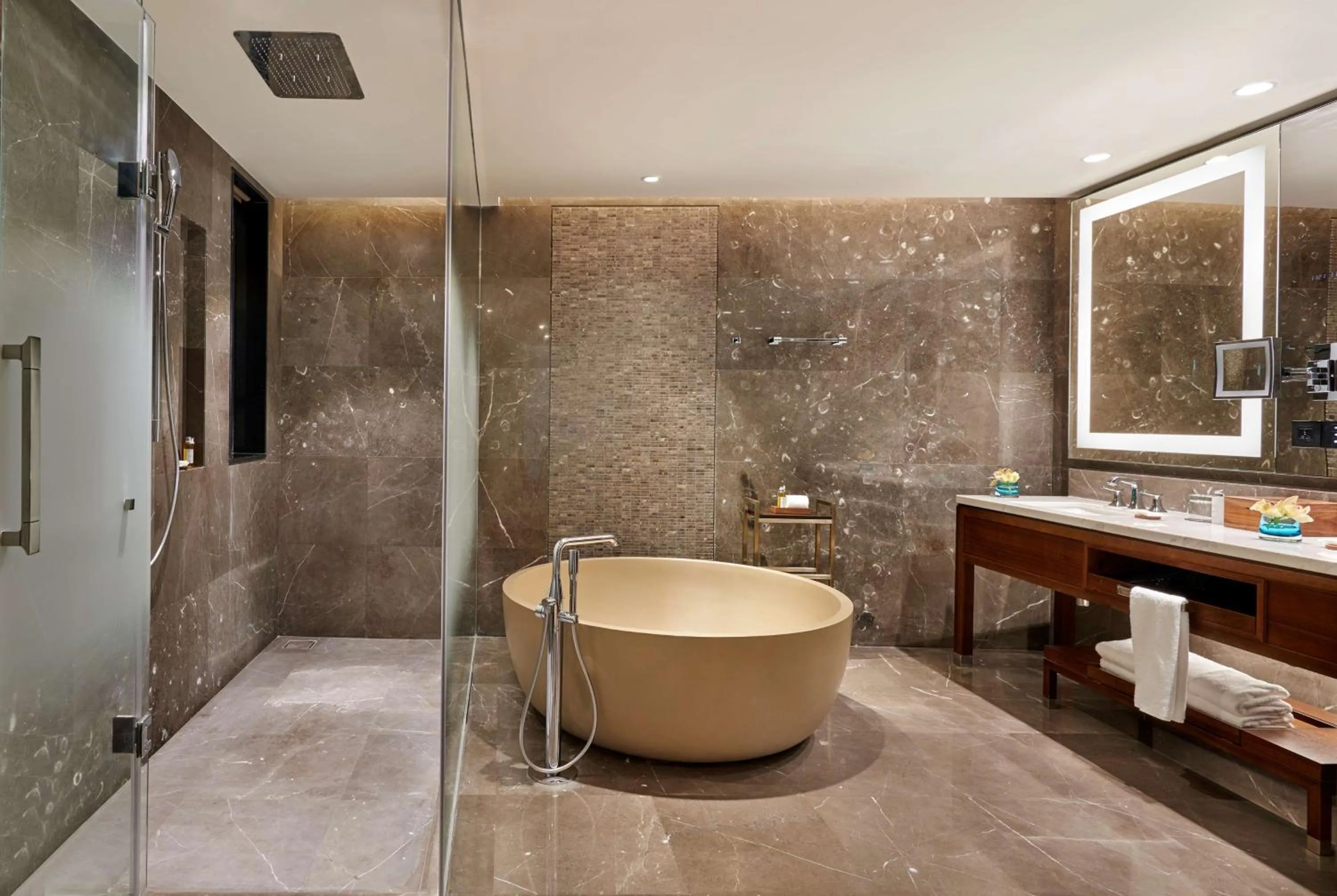Bathroom in Grand Hyatt Kochi Bolgatty