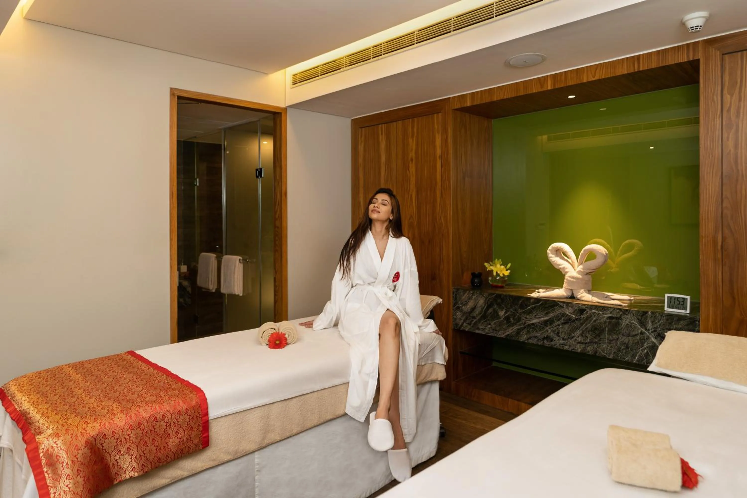 Spa and wellness centre/facilities, Bed in Marriott Suites Pune