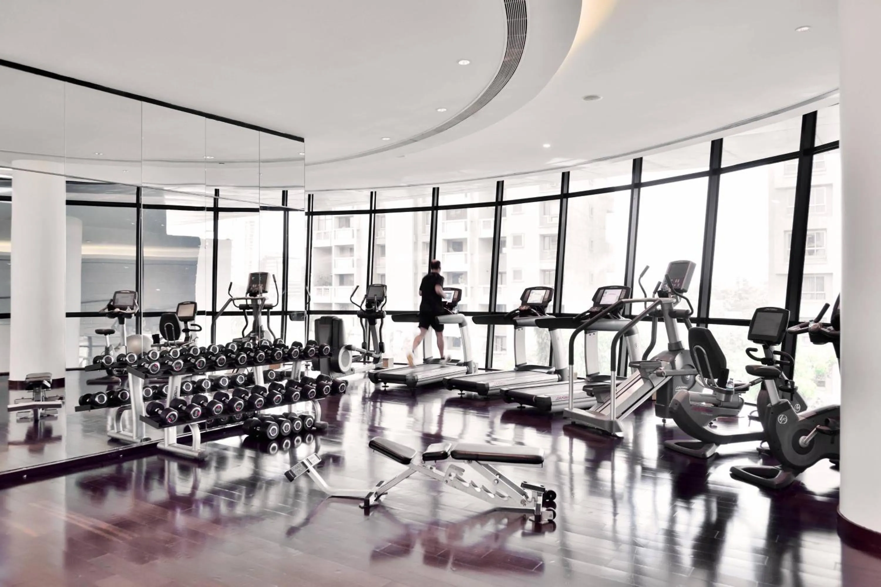 Fitness centre/facilities in Marriott Suites Pune