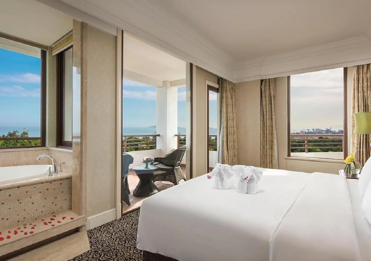 Photo of the whole room, Bed in Seaview Resort Xiamen