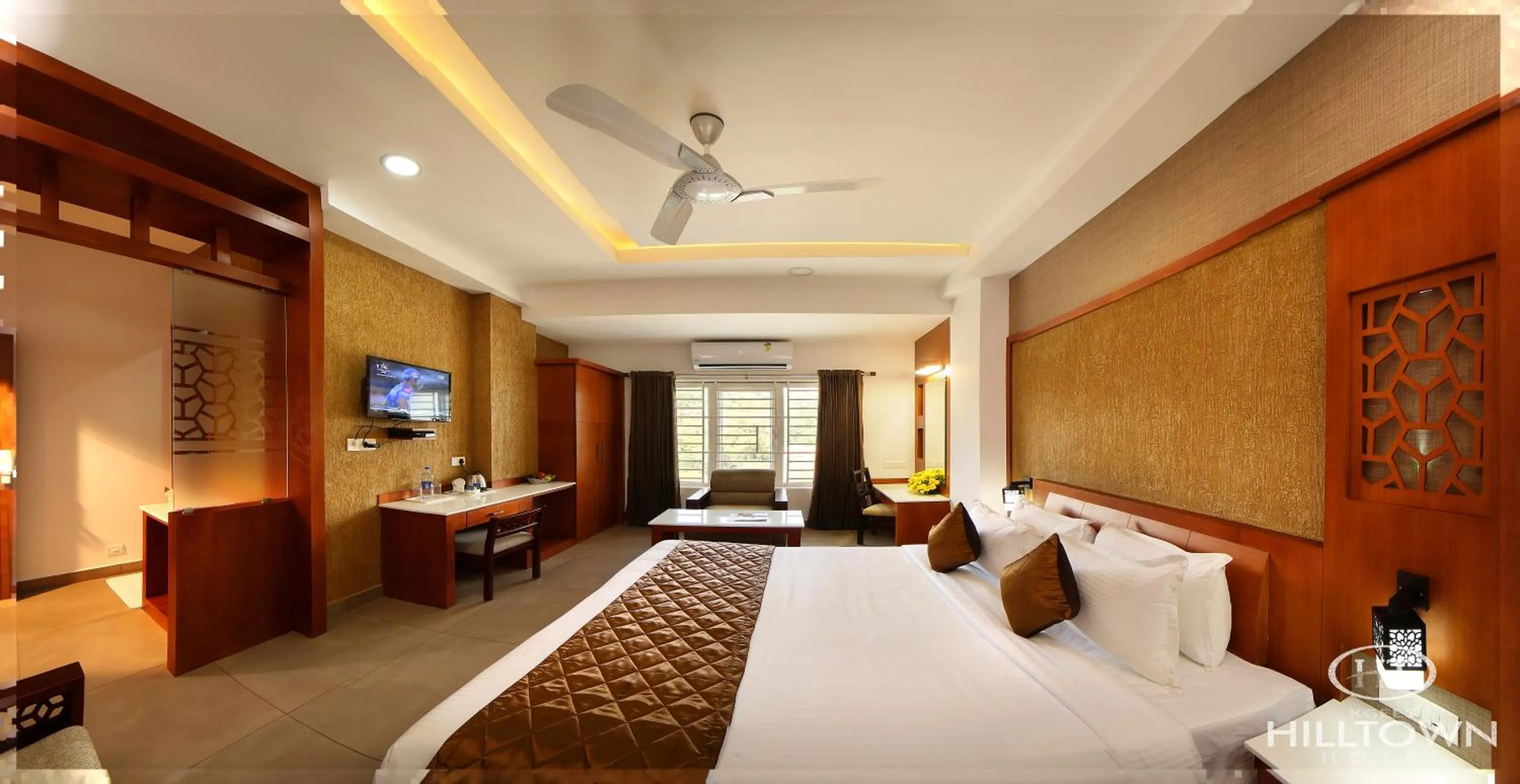 Bed in Kgees - Hill Town Hotel