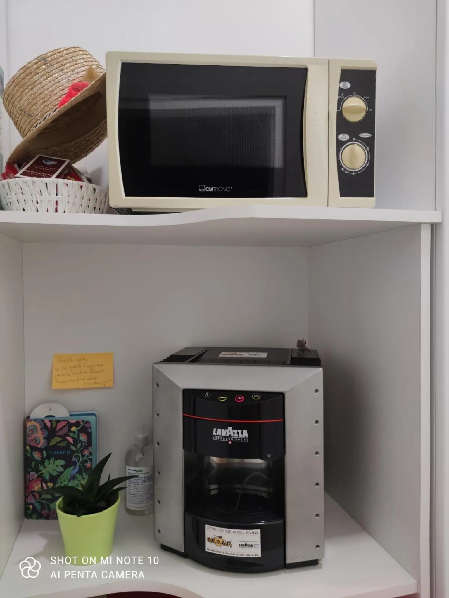 Lobby or reception in RESIDENZA BURMARIA Free Parking