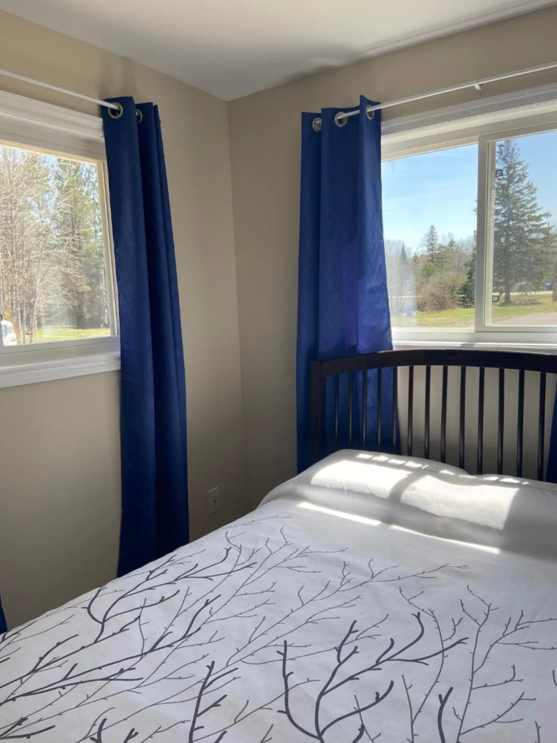 Bed in Four Seasons Algonquin Cabins