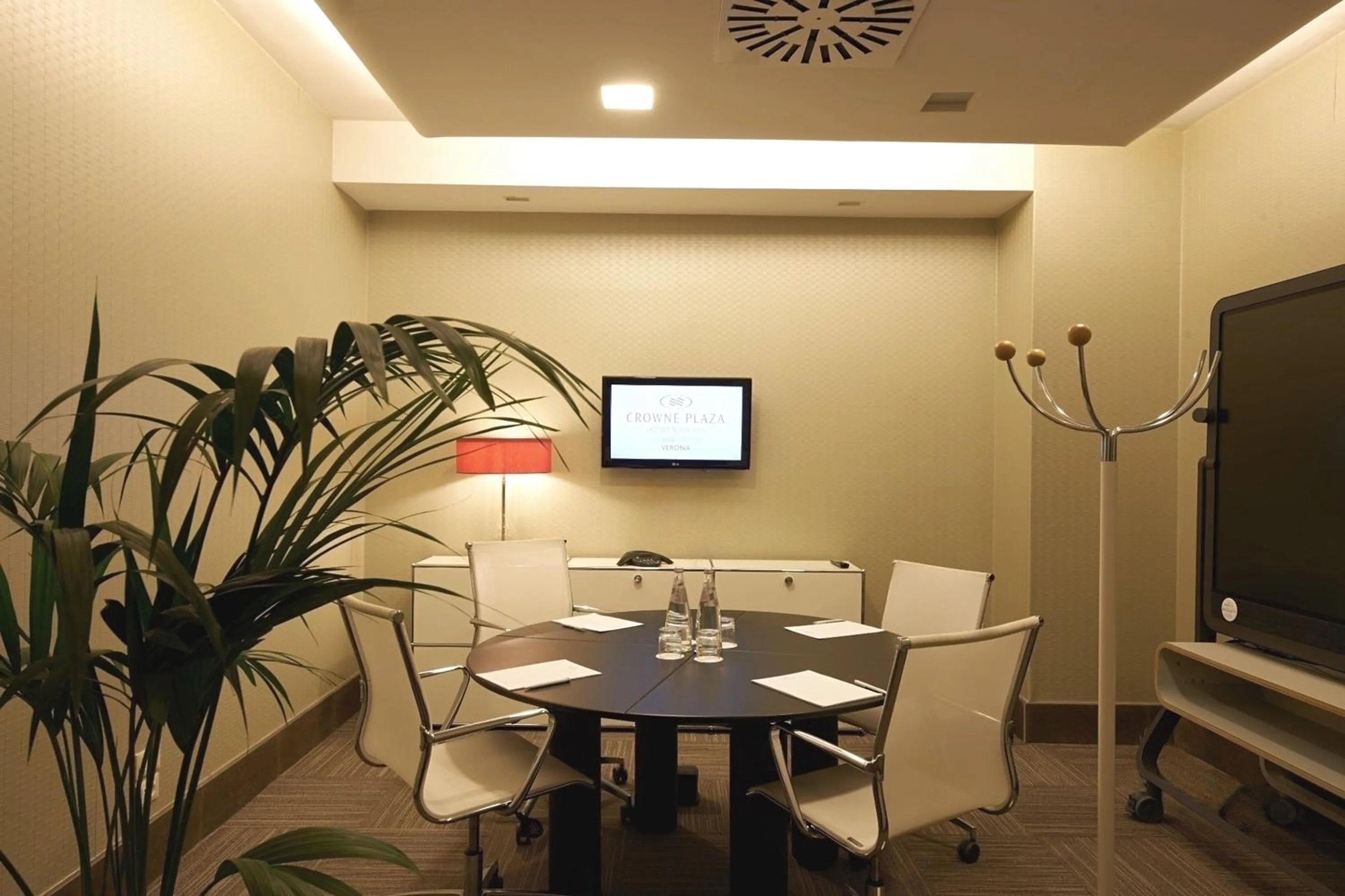 Meeting/conference room in Crowne Plaza Verona Fiera by IHG