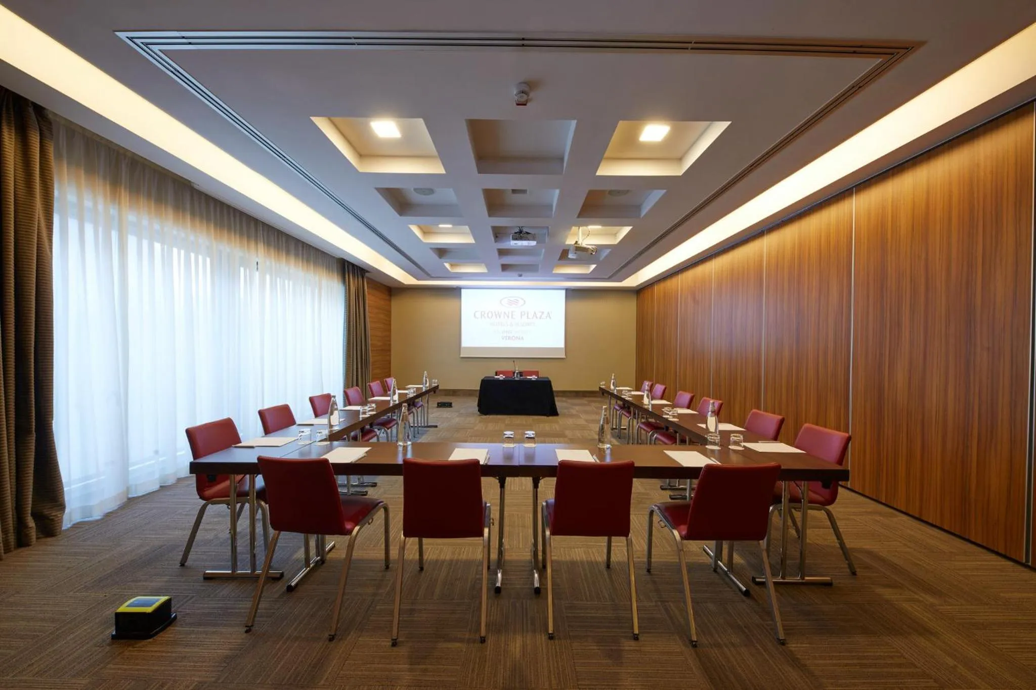 Meeting/conference room in Crowne Plaza Verona Fiera by IHG