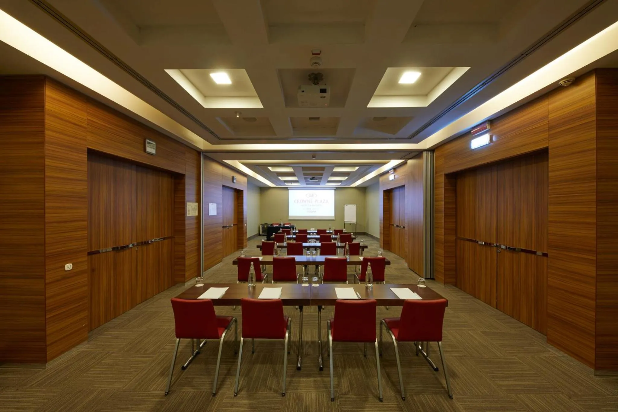 Meeting/conference room in Crowne Plaza Verona Fiera by IHG