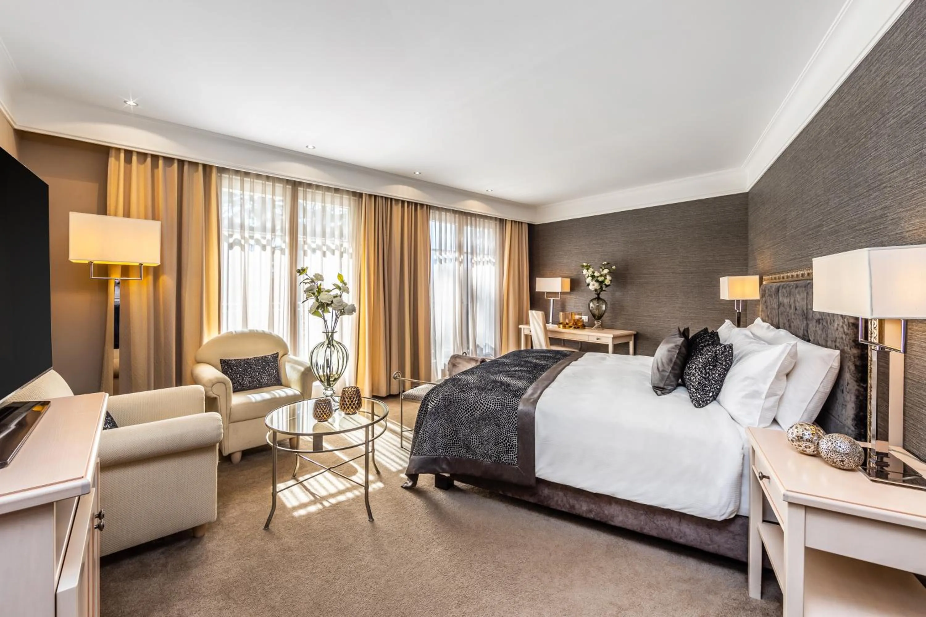 Bedroom, Bed in Villa Eden a member of Leading Hotels of the World