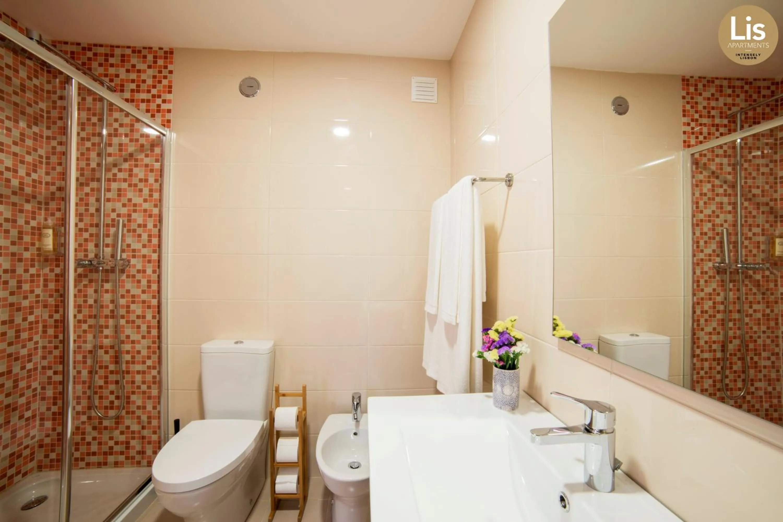 Toilet in Lis Apartments