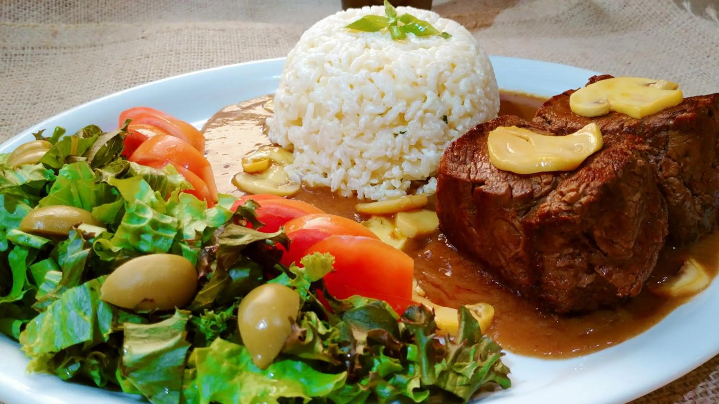 Meals in Atlantic Palace Family inn