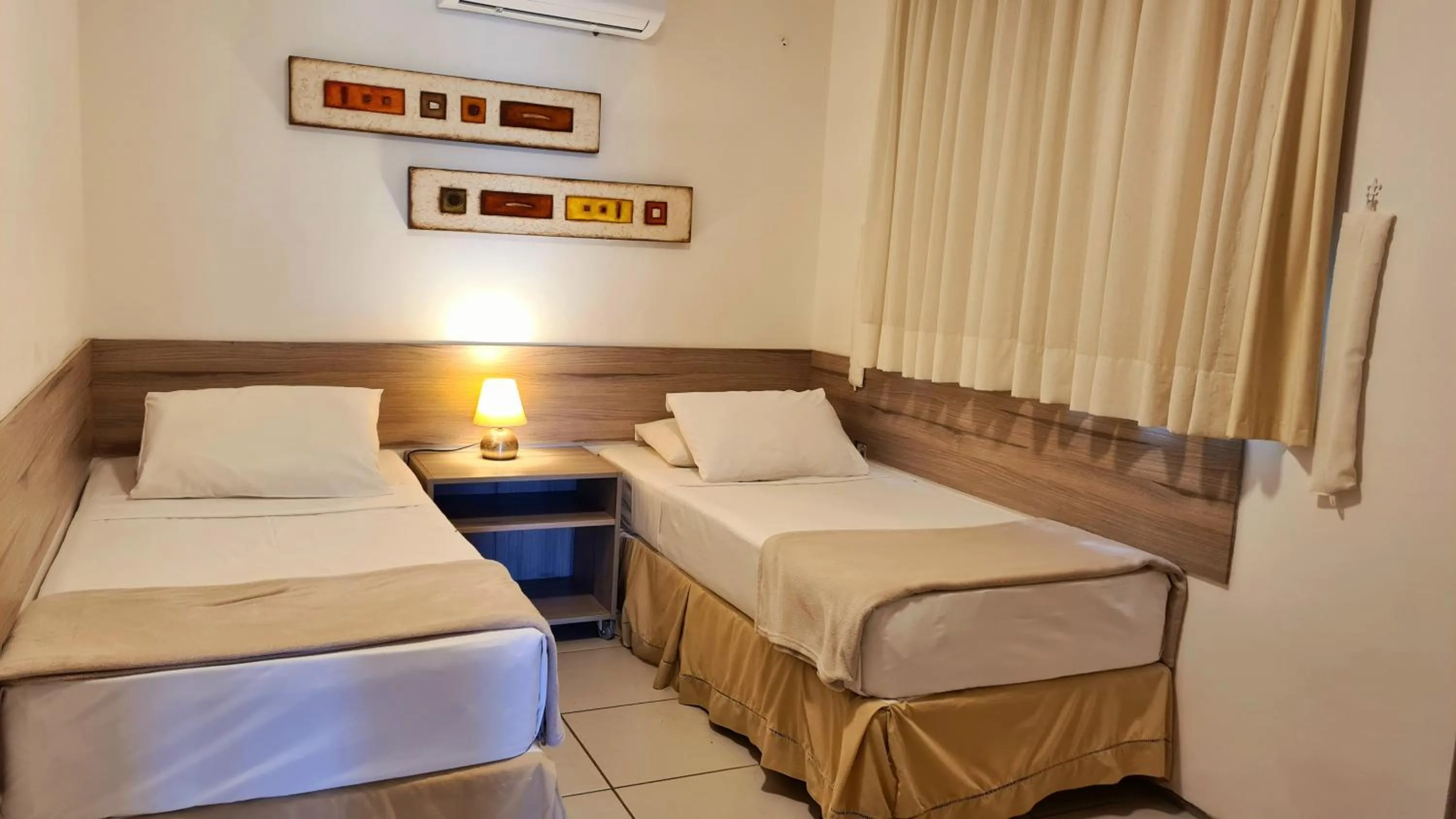 Bedroom, Bed in Atlantic Palace Family inn