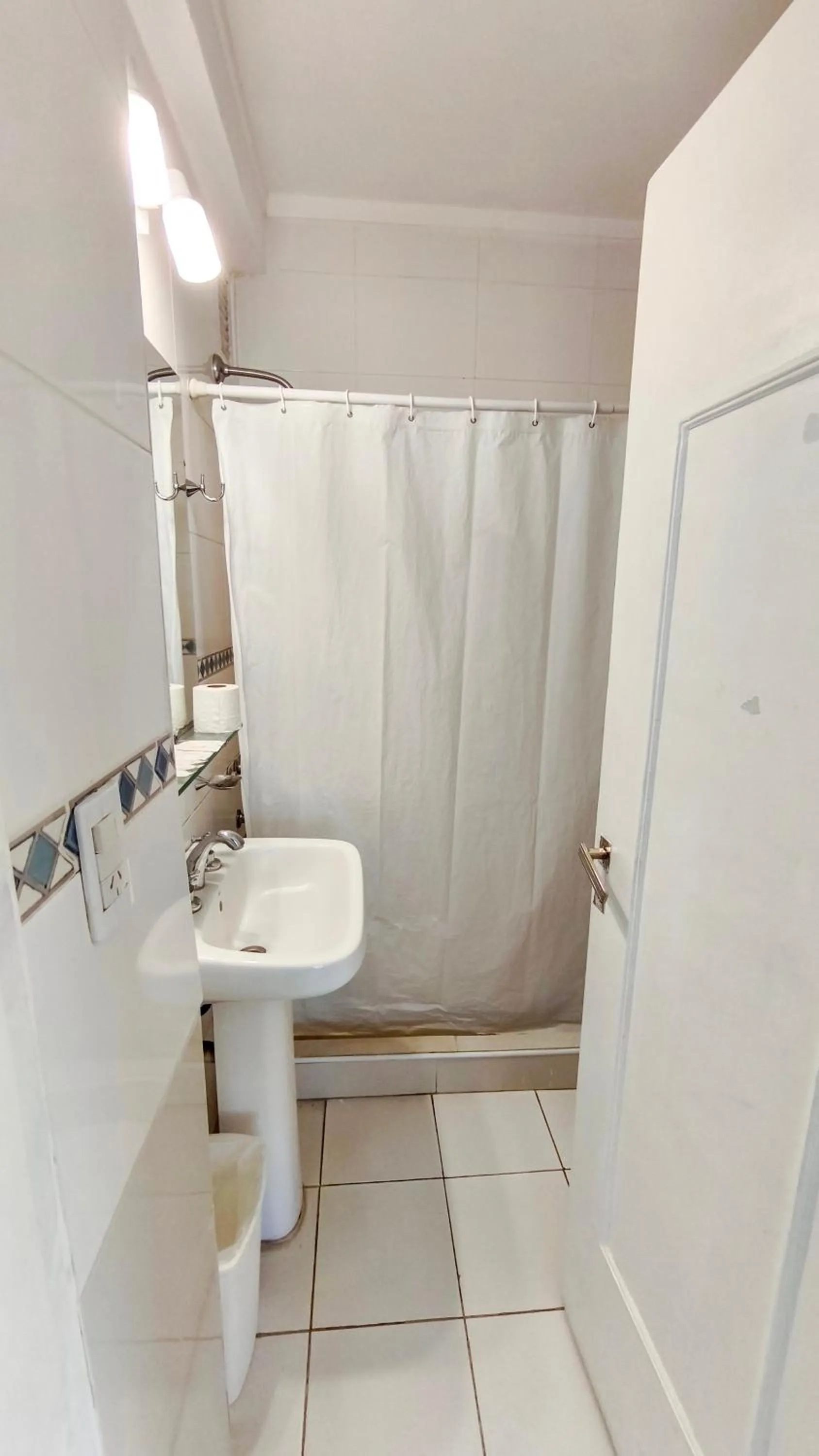 Shower in Argentino Hotel