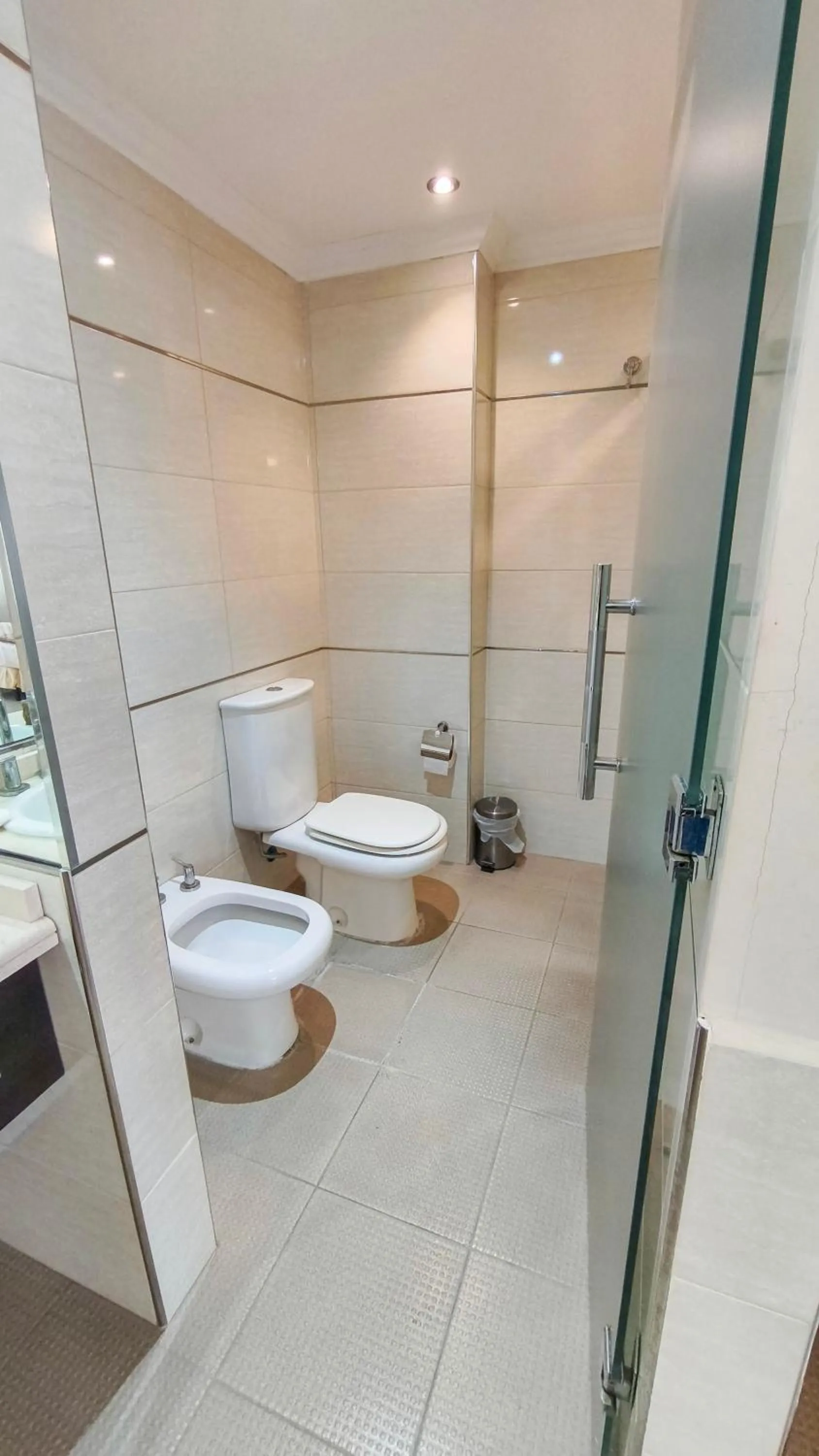 Shower in Argentino Hotel