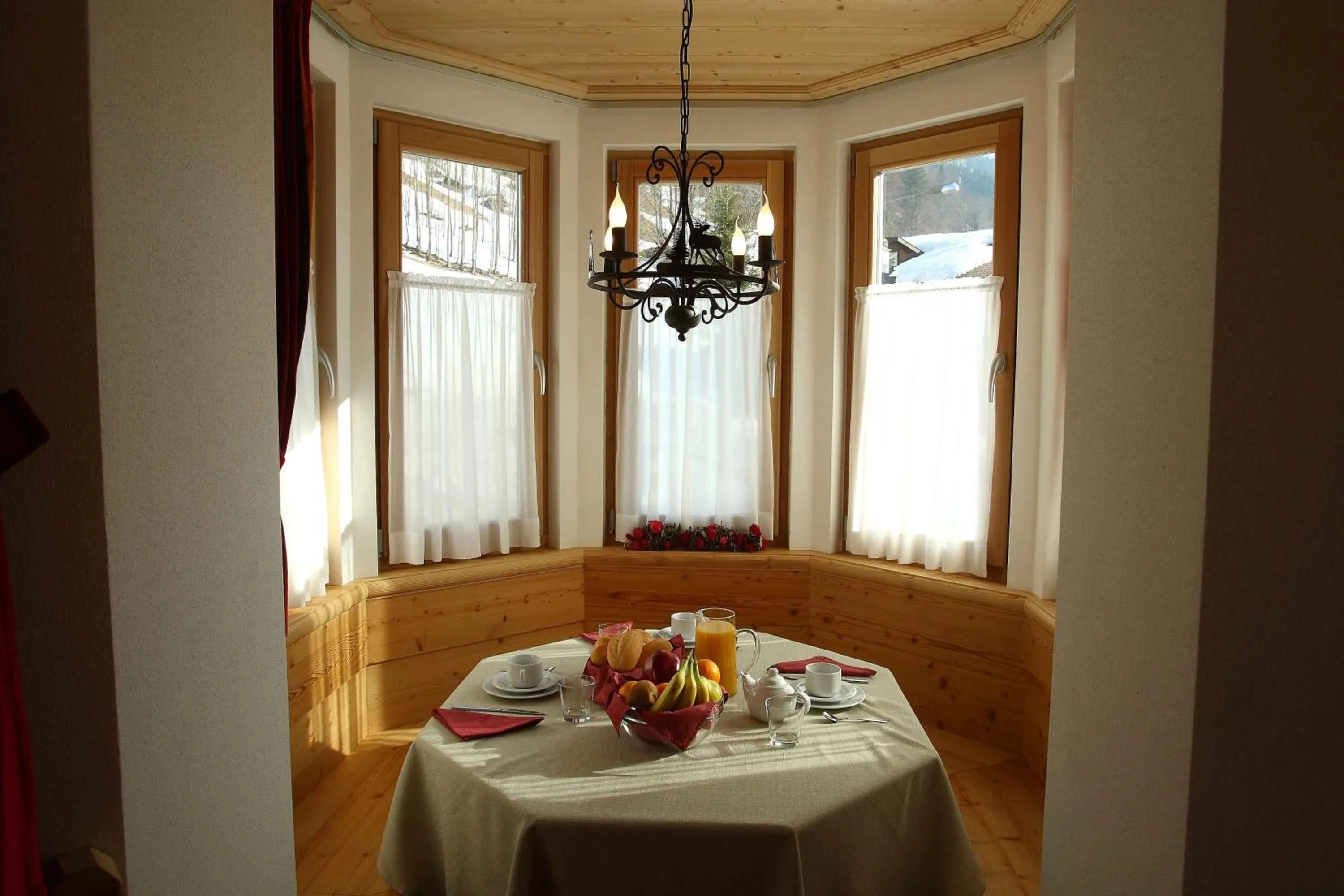 Dining area in Apartments Sol E Nef