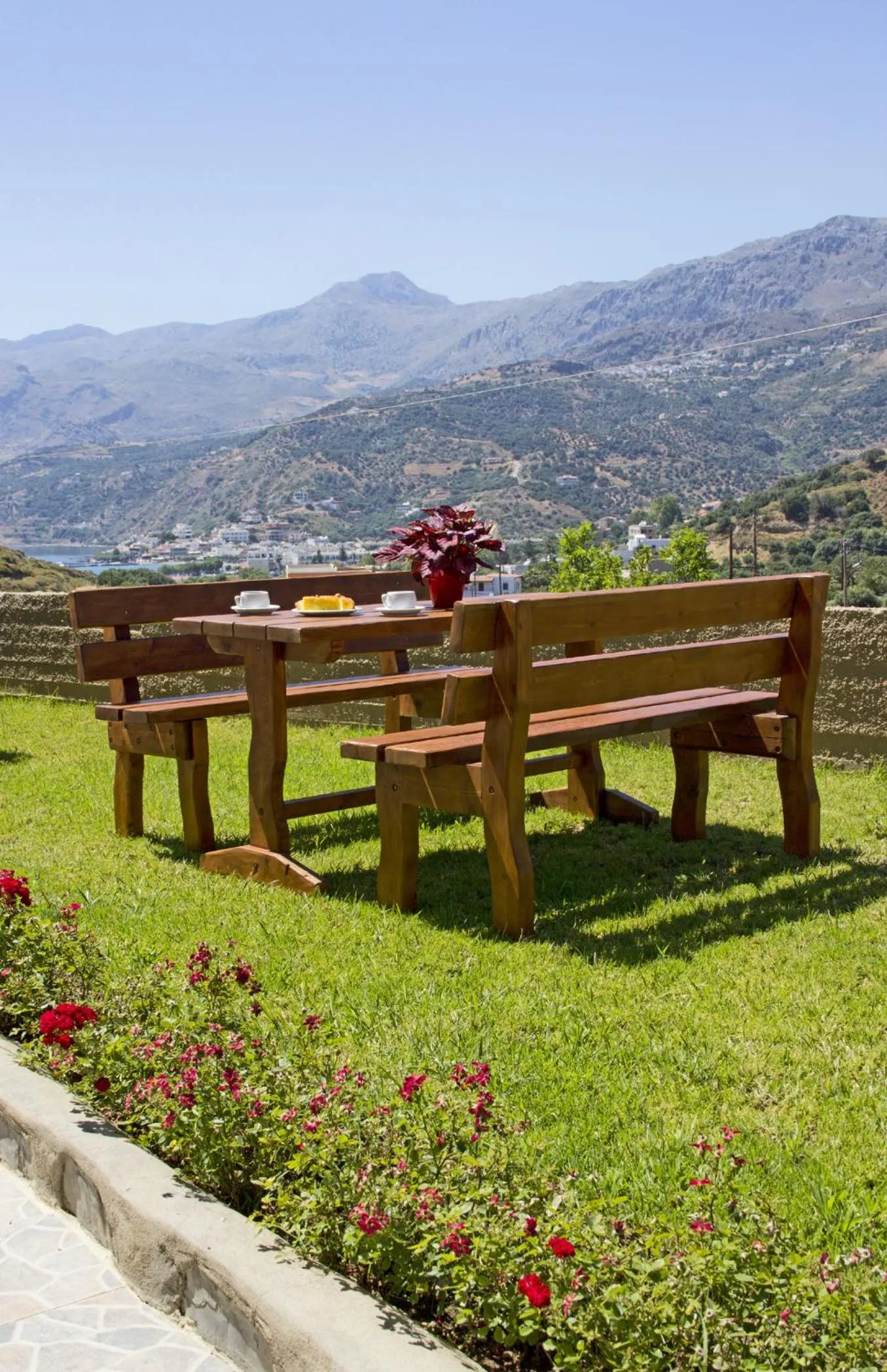 Garden in Anthos Apartments