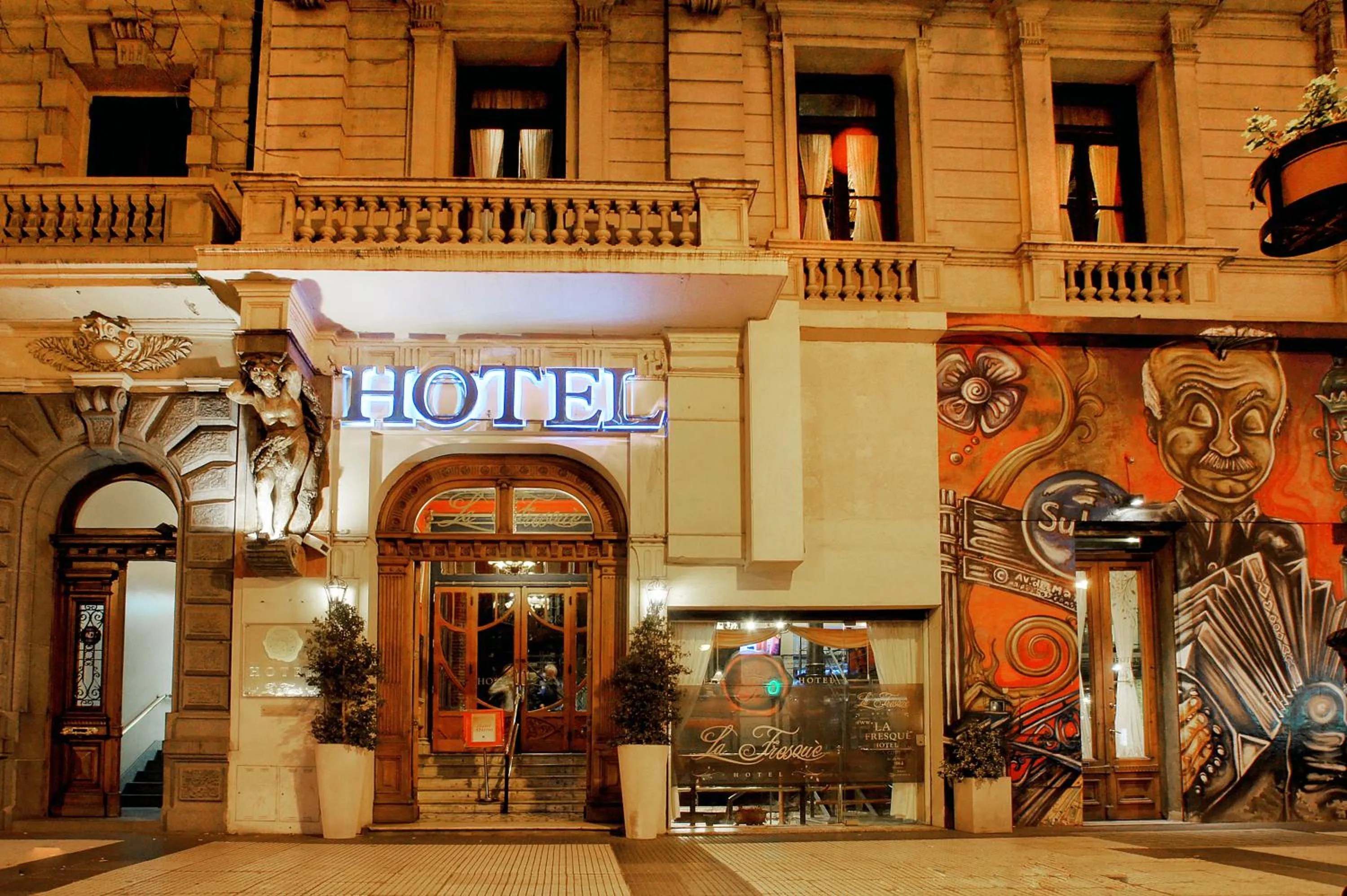 Facade/entrance in La Fresque Hotel