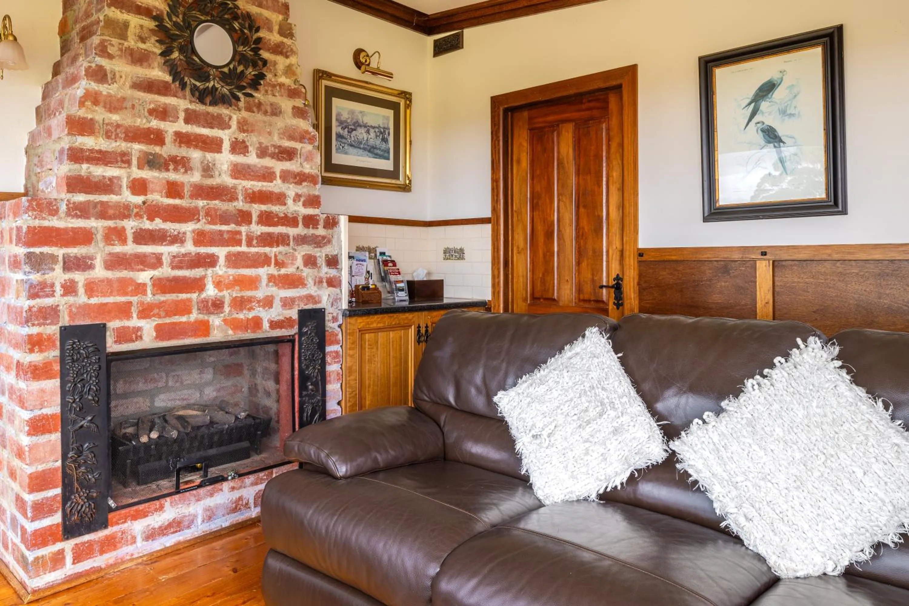 Seating area in A Cottage with a View at Tudor Ridge