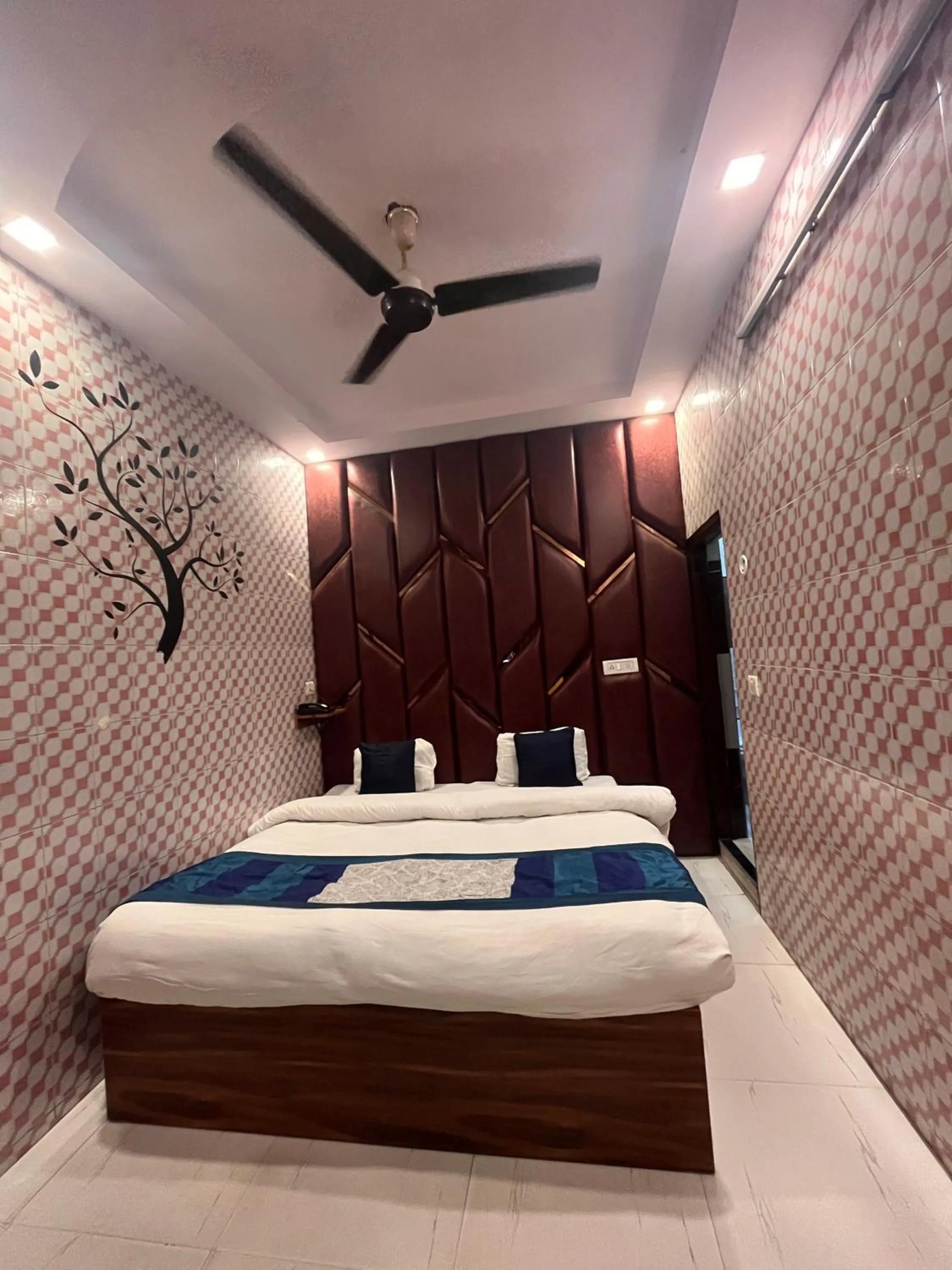 Bed in Hotel Embassy