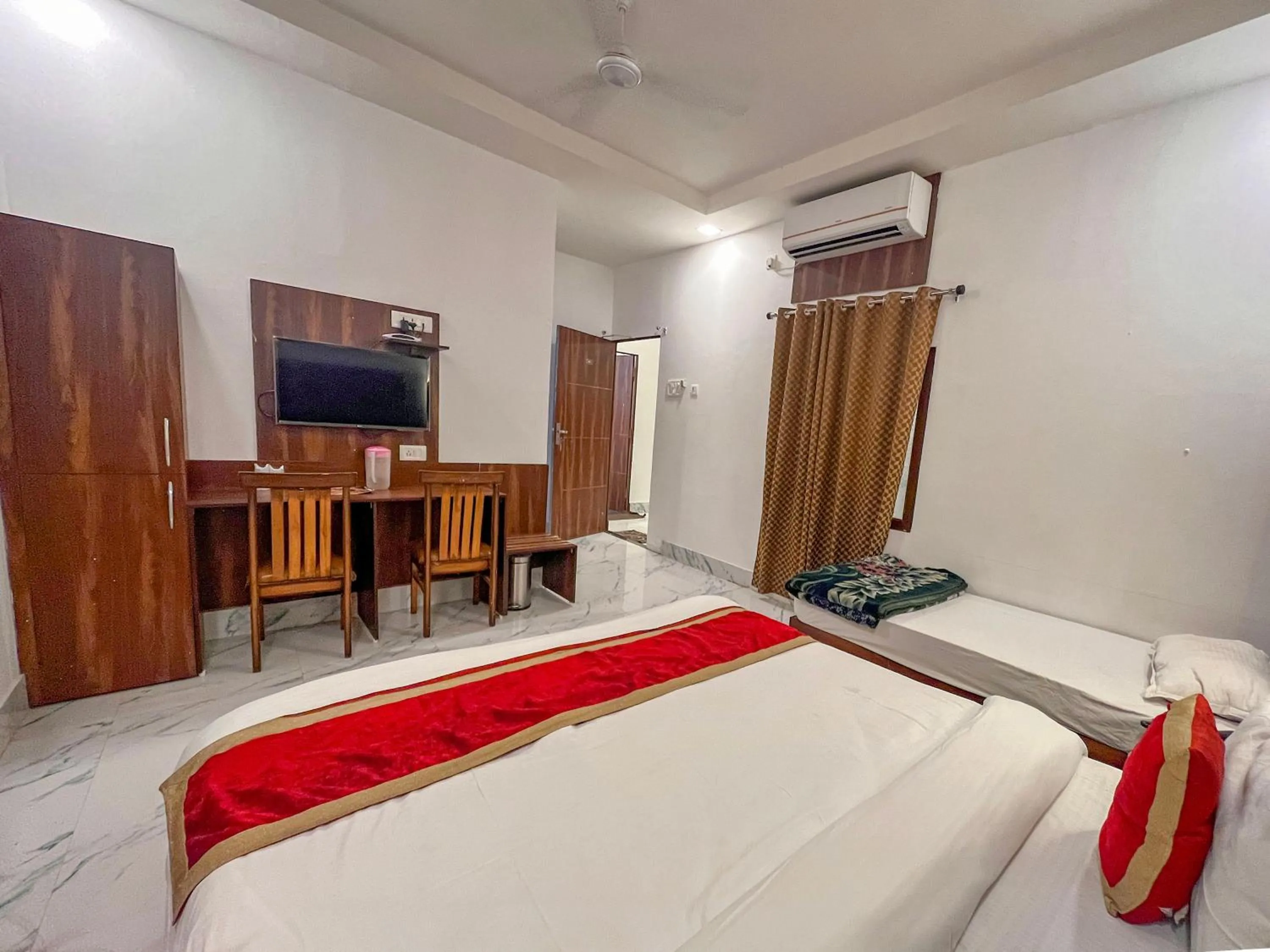 Bed in Hotel Embassy