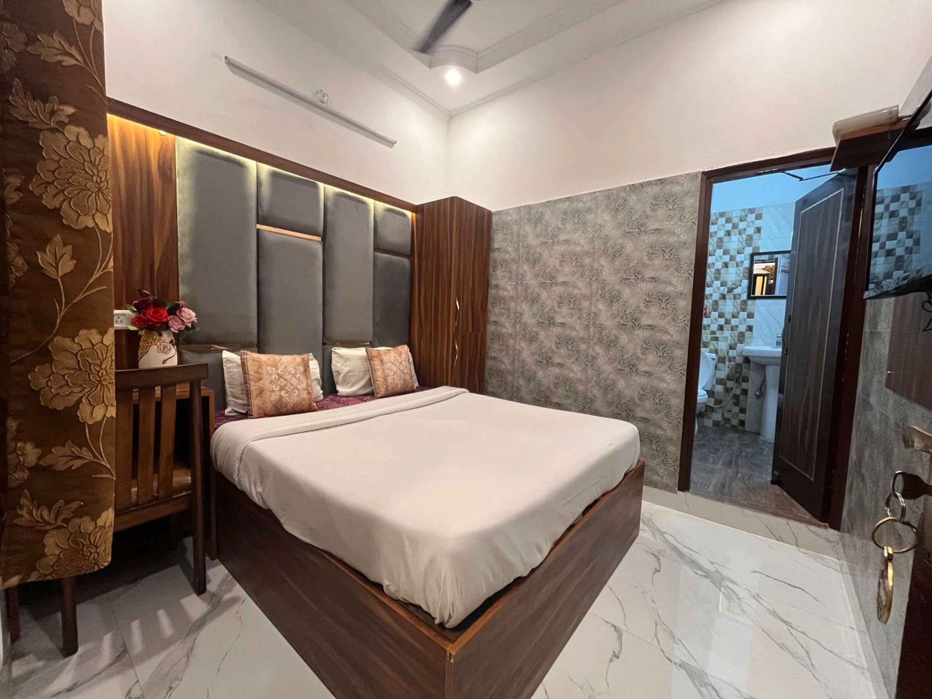 Bed in Hotel Embassy