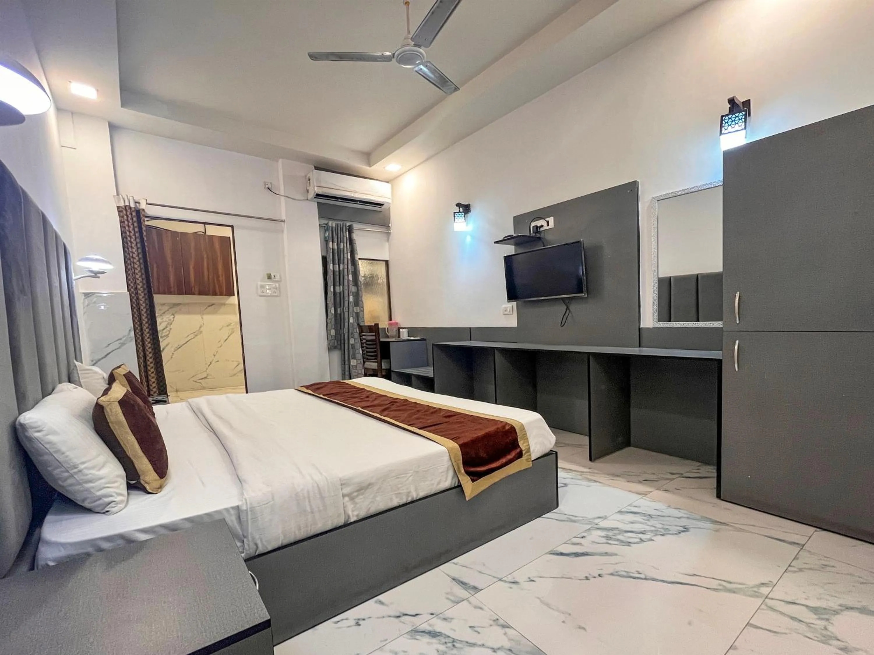 Bed in Hotel Embassy