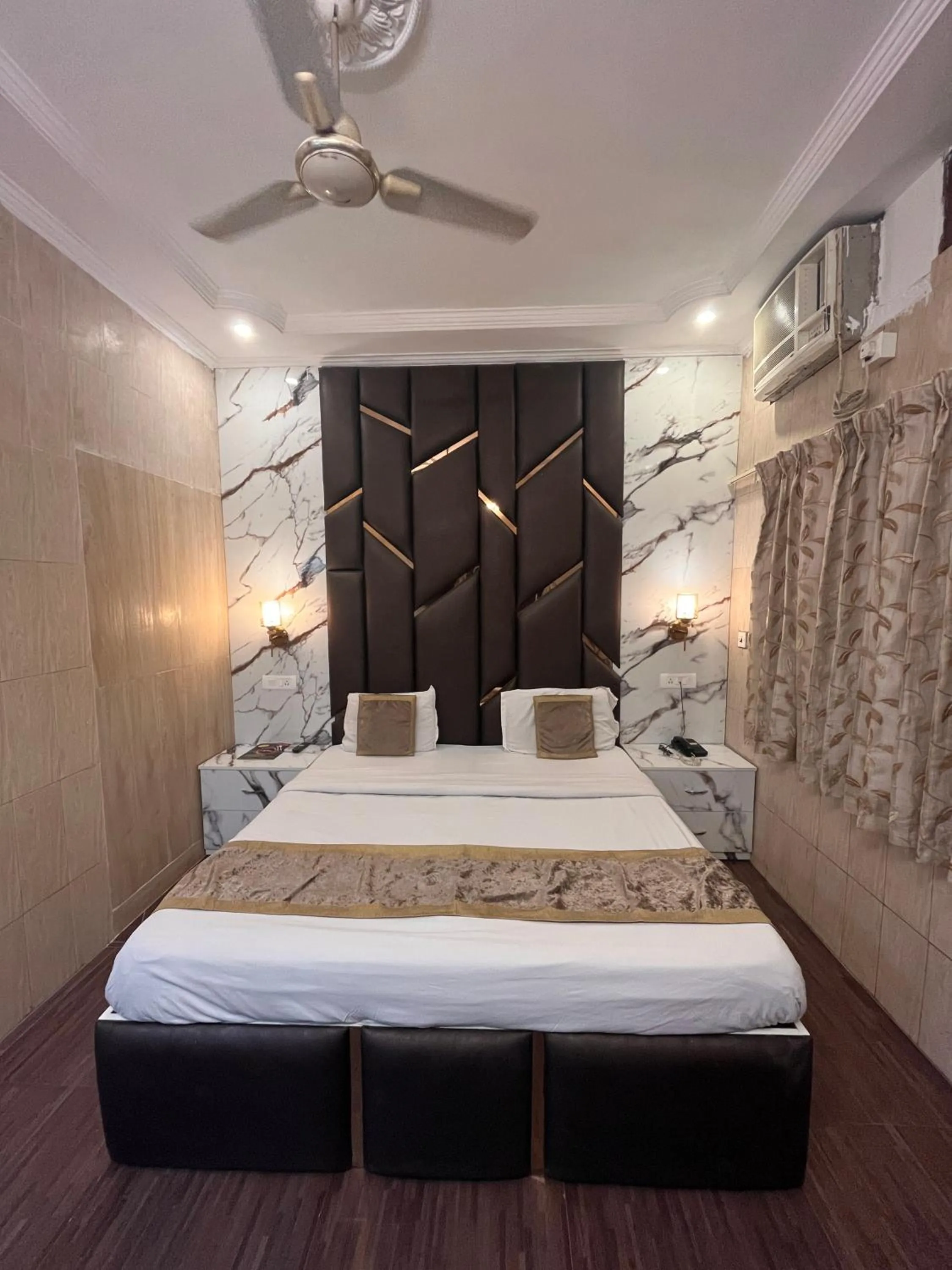 Bed in Hotel Embassy