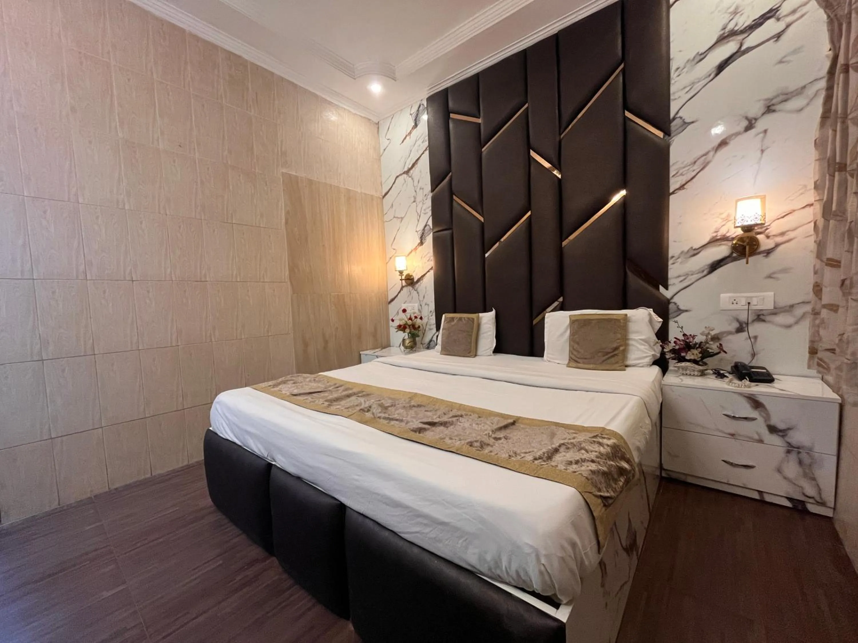 Bed in Hotel Embassy