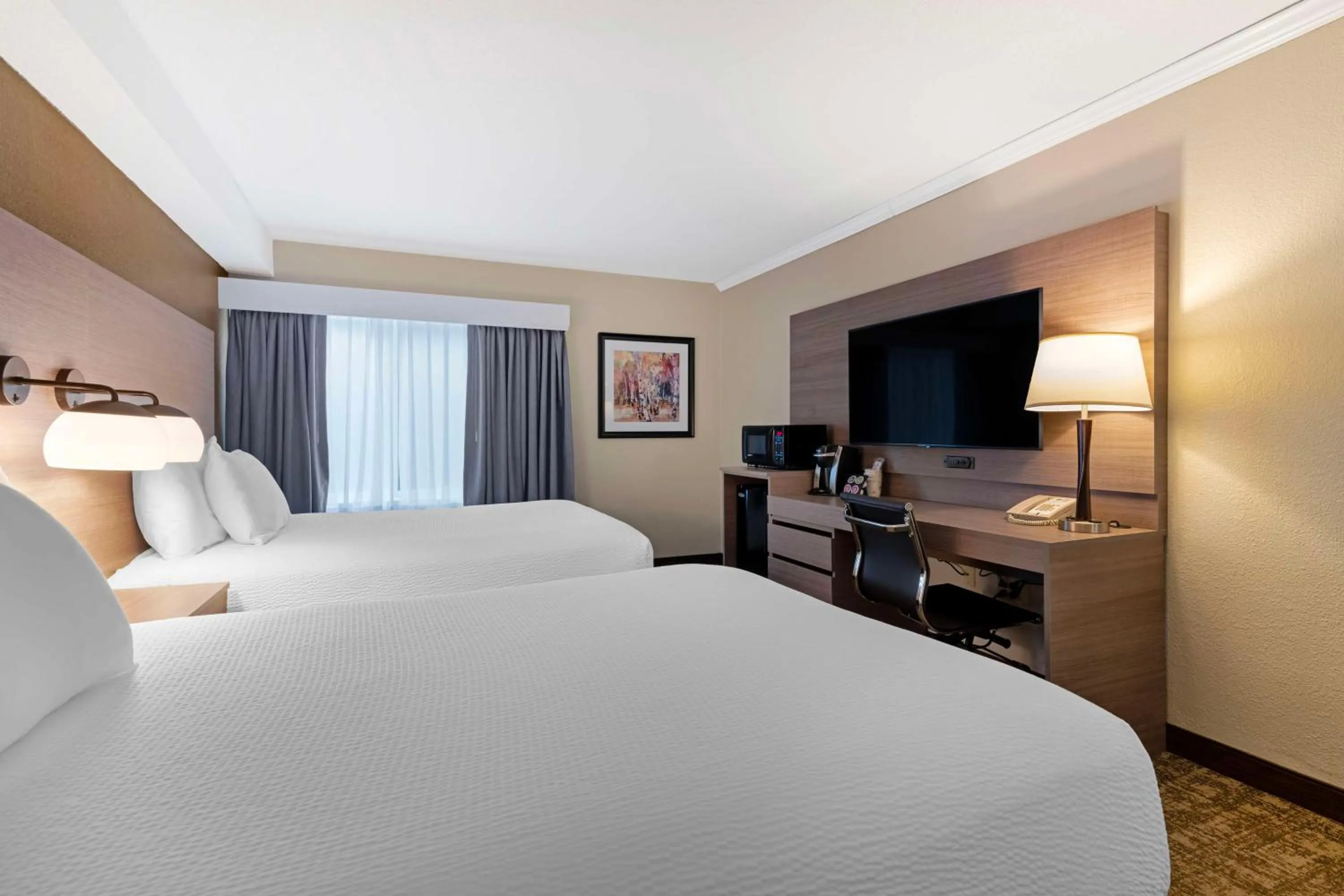 Bedroom, Bed in Best Western Plus Windjammer Inn & Conference Center