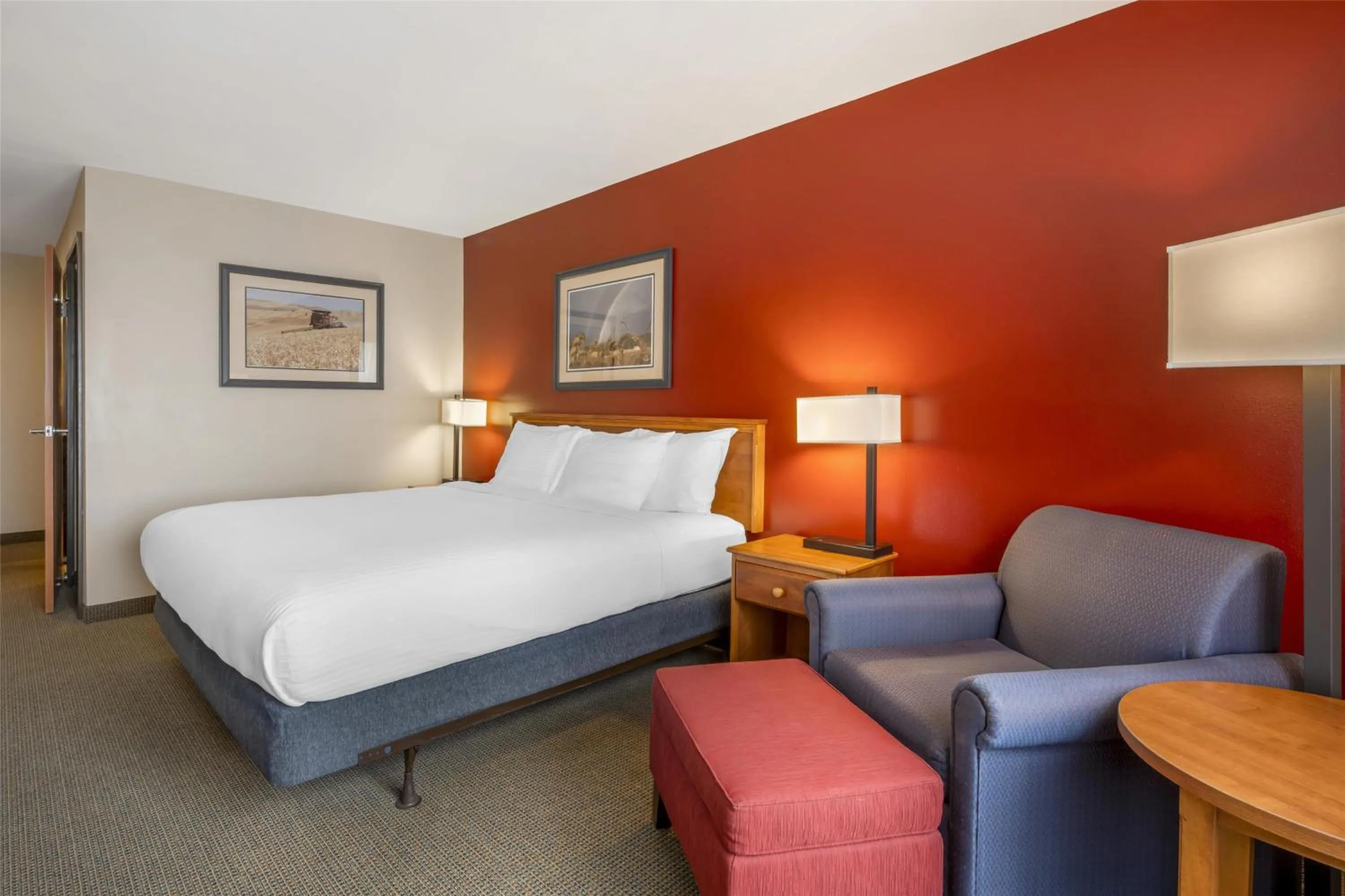 Bedroom, Bed in Best Western Bronco Inn